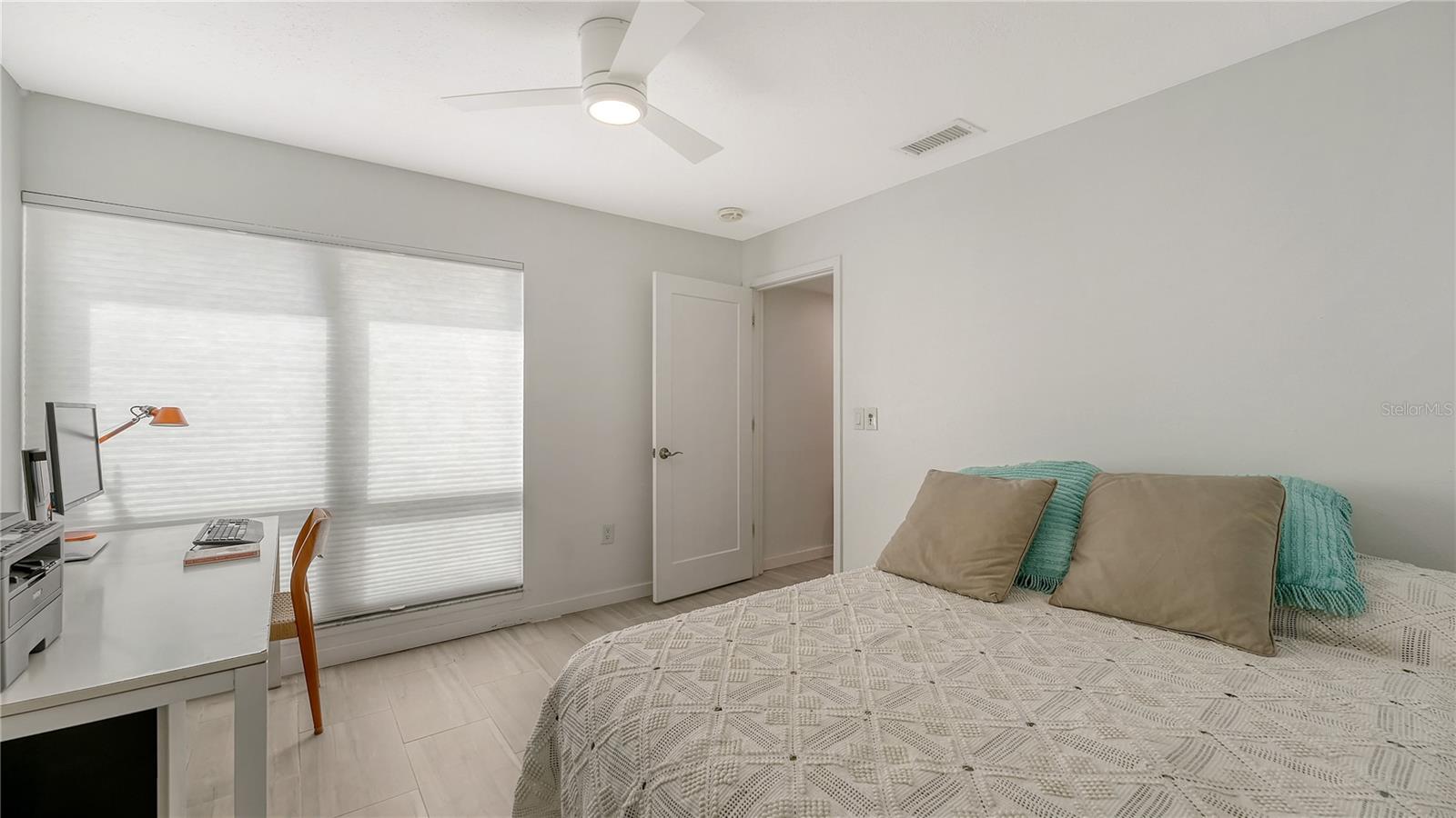 Image 26 of 72 For 1542 Oak Street 102