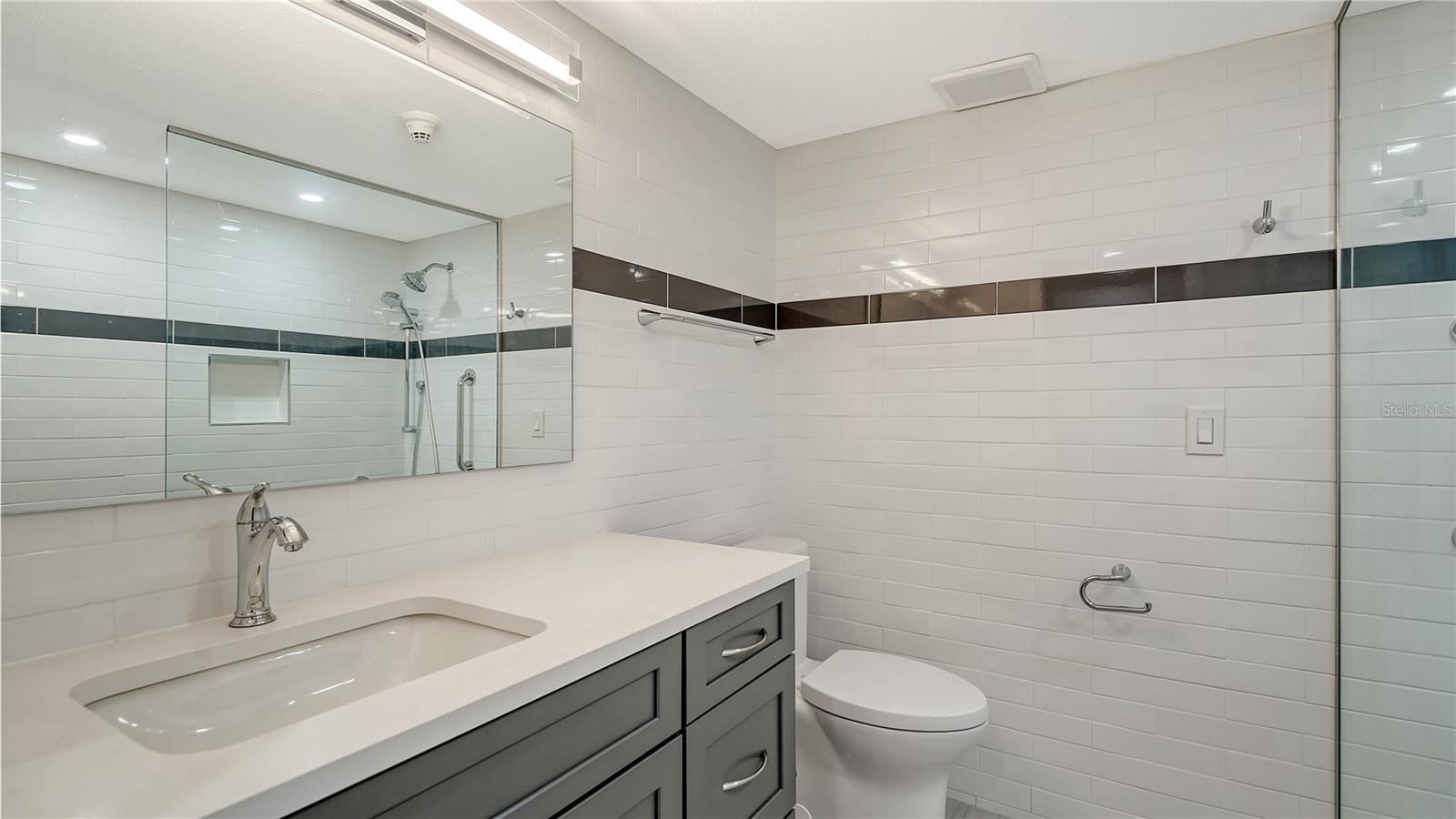 Image 30 of 72 For 1542 Oak Street 102