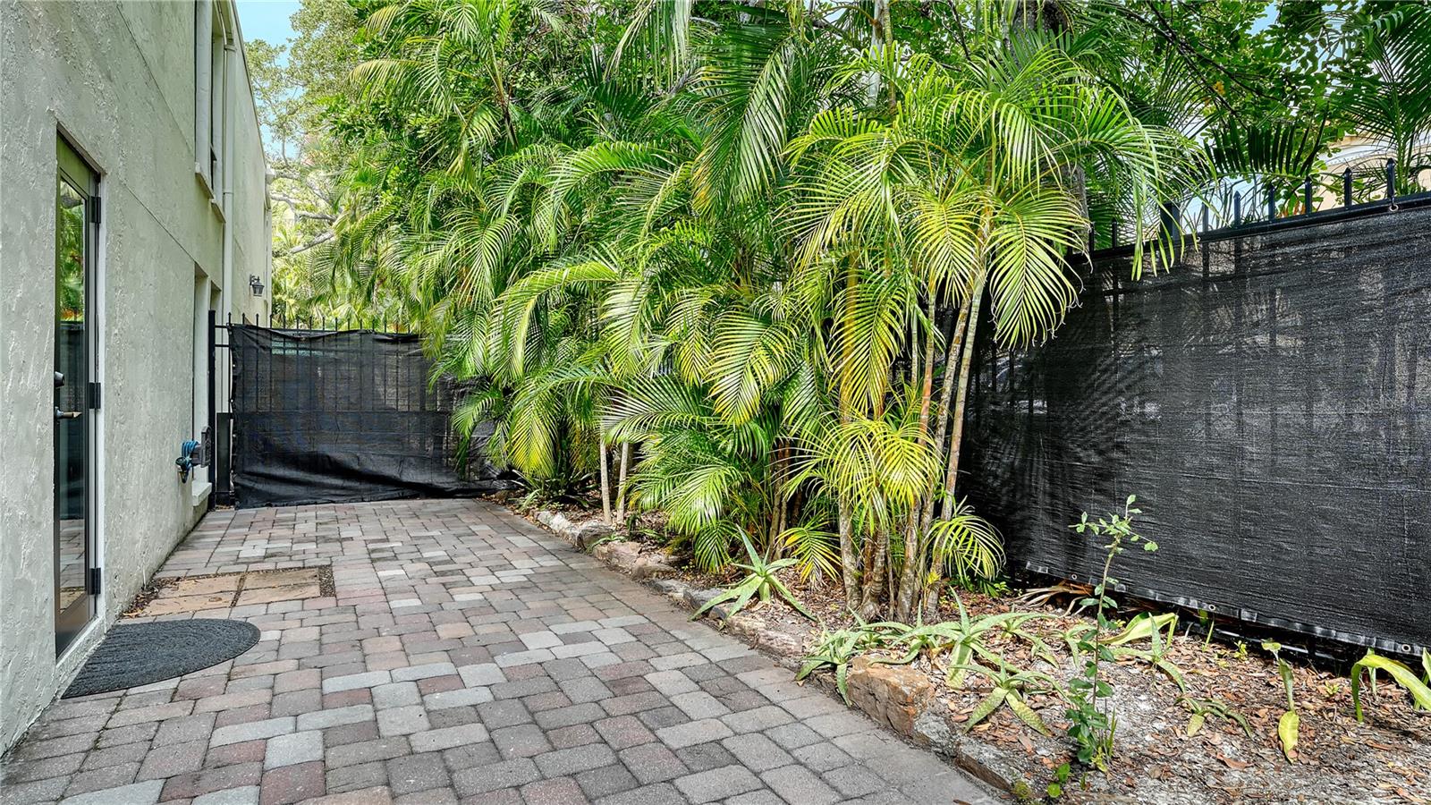 Image 38 of 72 For 1542 Oak Street 102