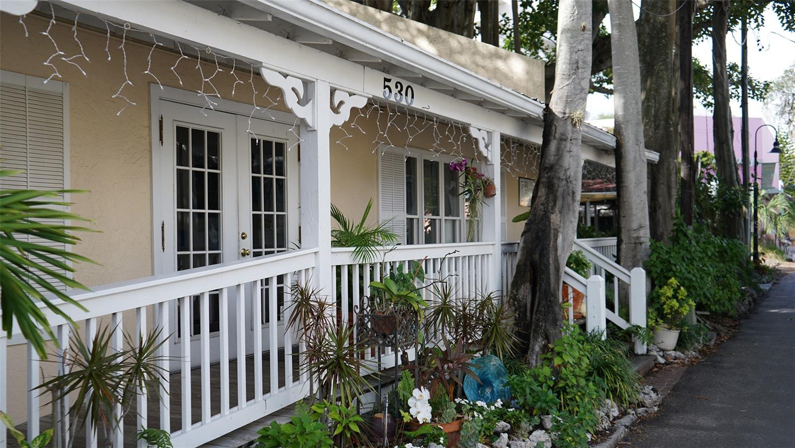 Image 51 of 72 For 1542 Oak Street 102