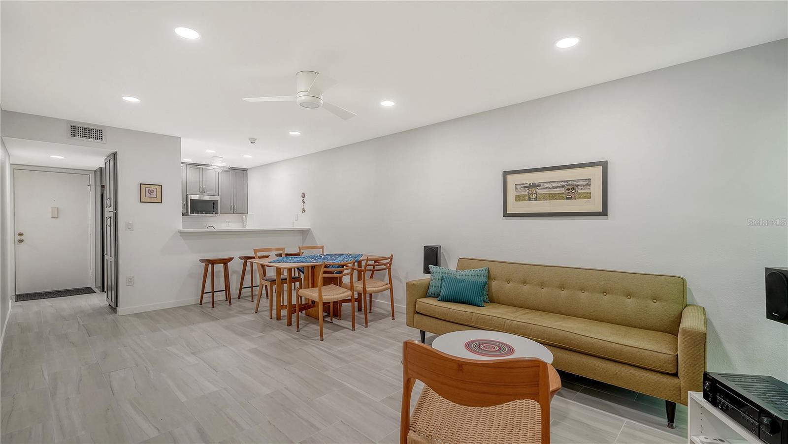 Image 7 of 72 For 1542 Oak Street 102