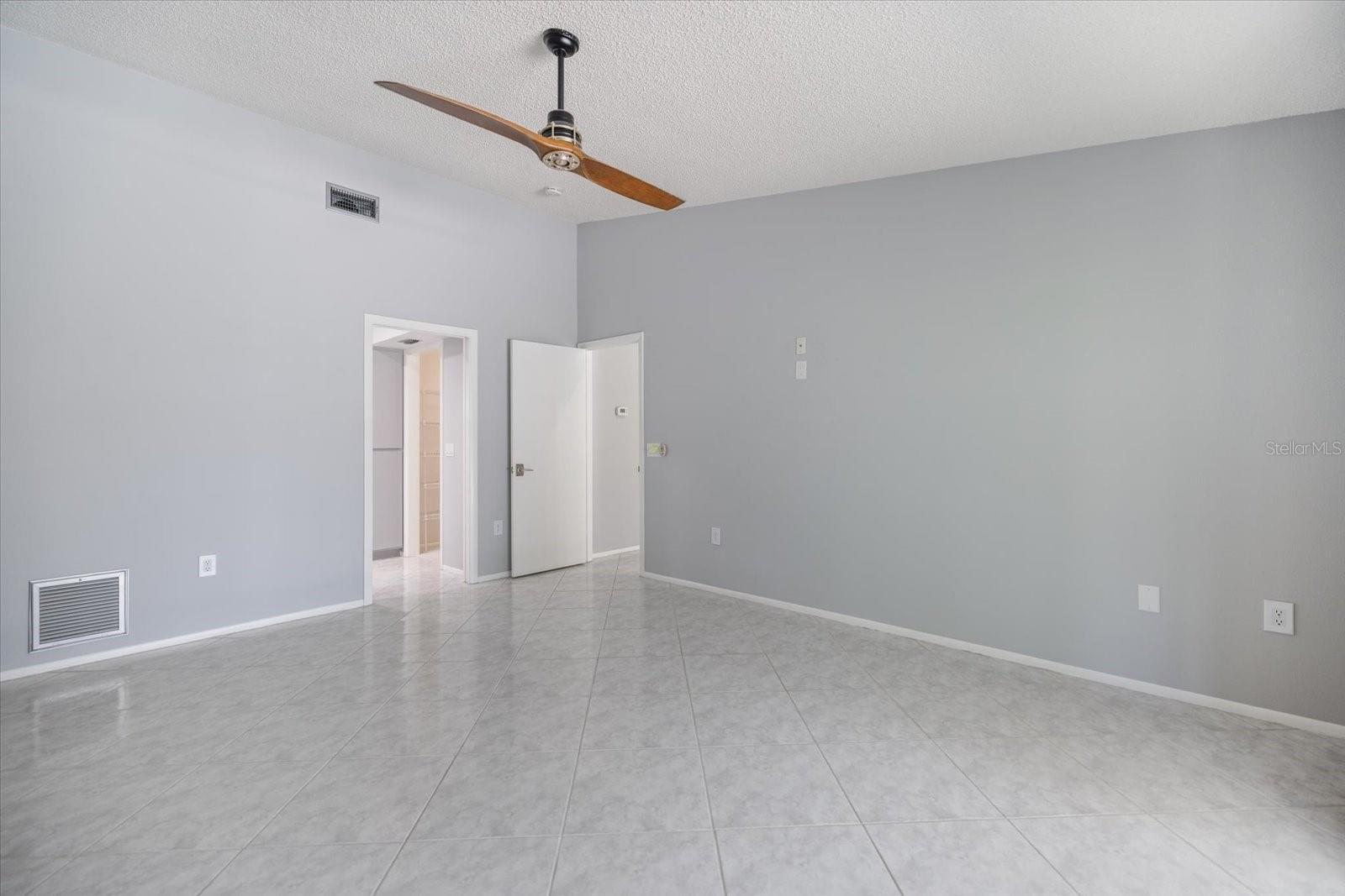 Image 15 of 49 For 4662 Long Lake Drive