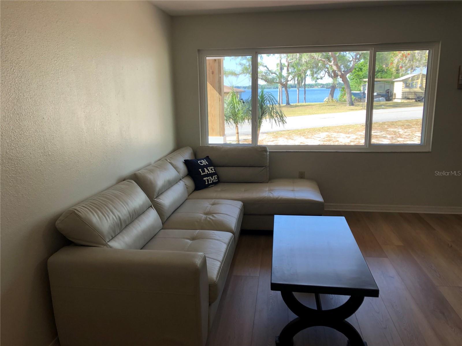 Listing photo id 0 for 741 Ohlinger Road