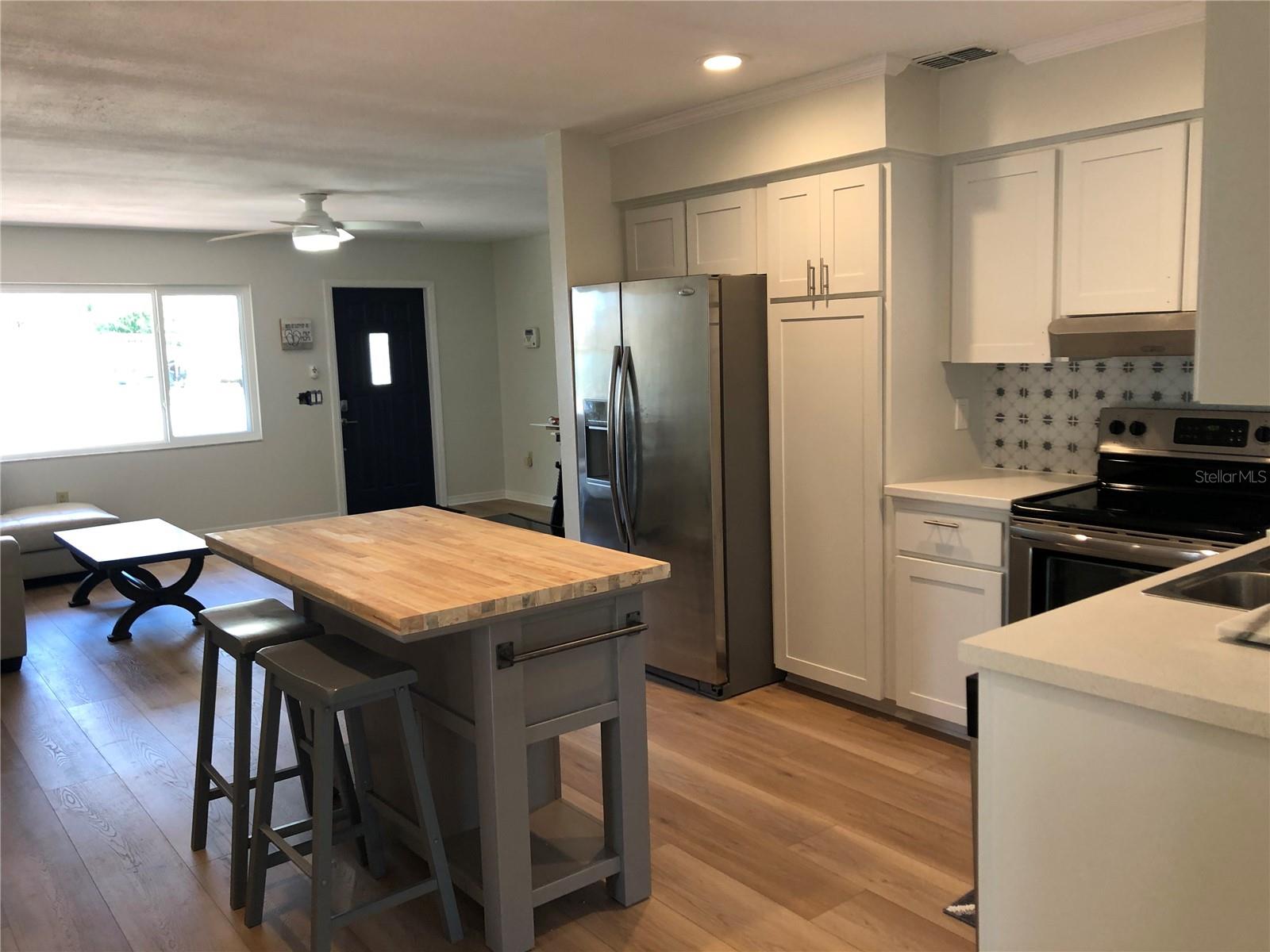 Listing photo id 1 for 741 Ohlinger Road