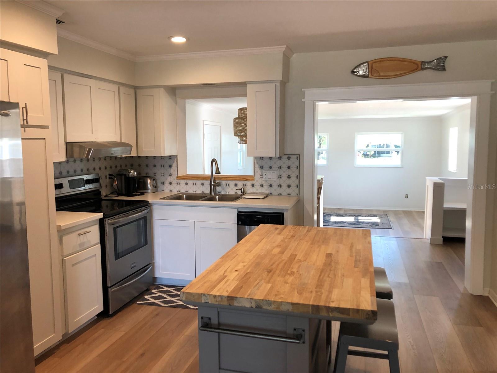 Listing photo id 2 for 741 Ohlinger Road