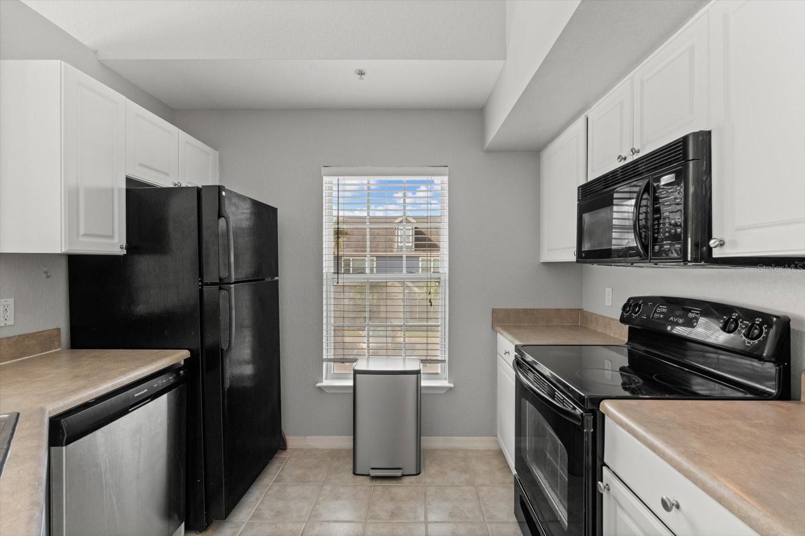 Image 11 of 38 For 5531 Rosehill Road 203