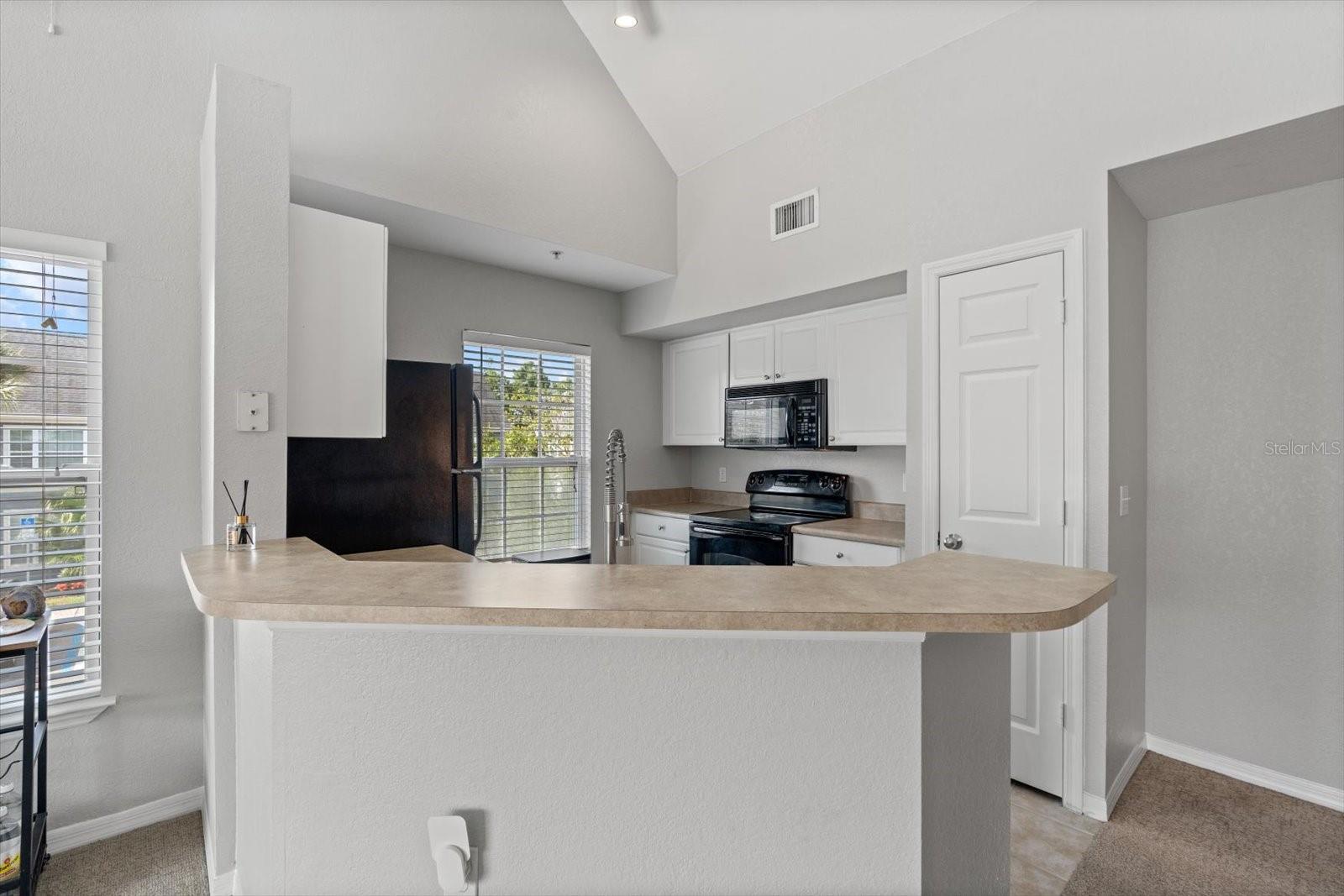 Image 13 of 38 For 5531 Rosehill Road 203