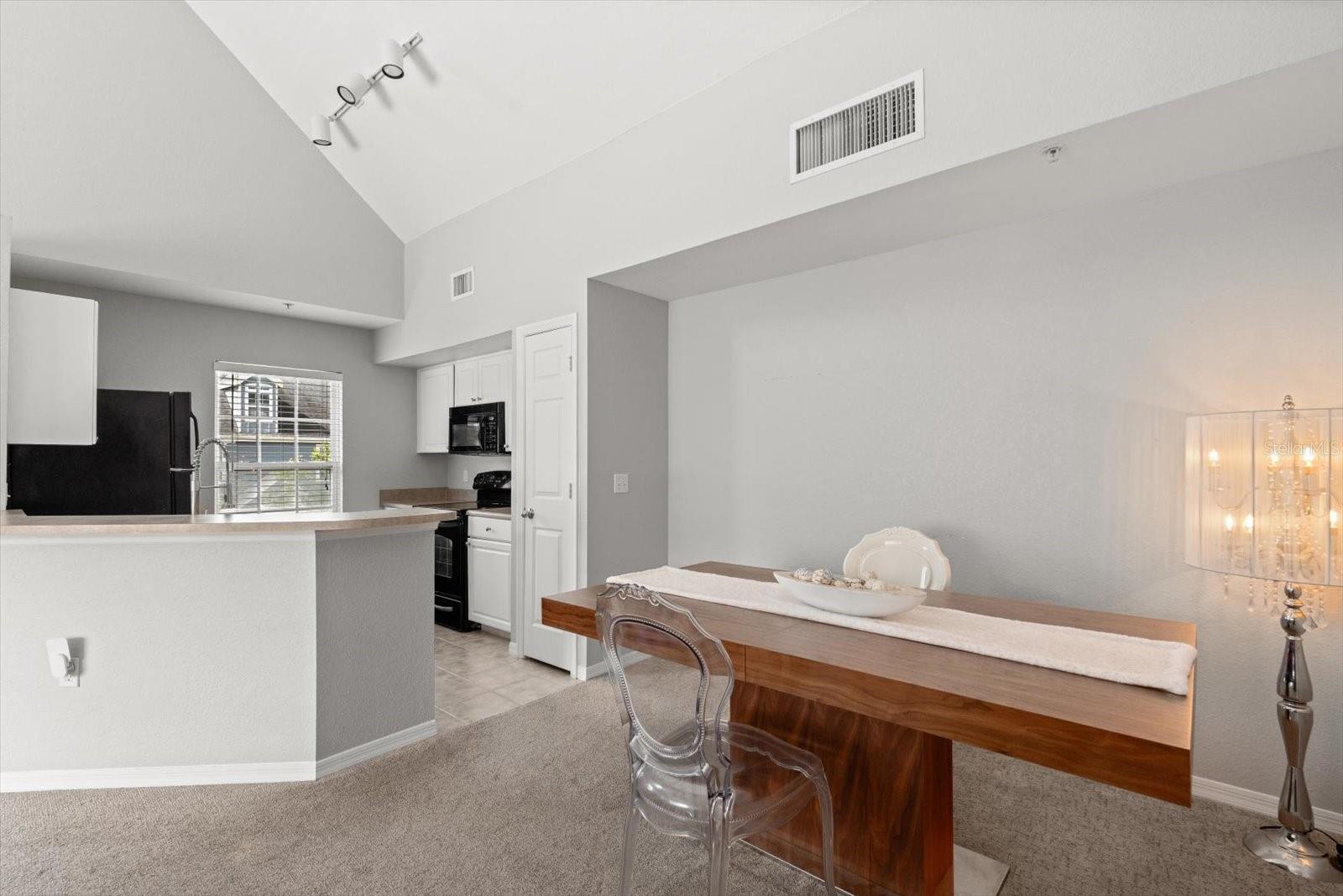 Image 14 of 38 For 5531 Rosehill Road 203