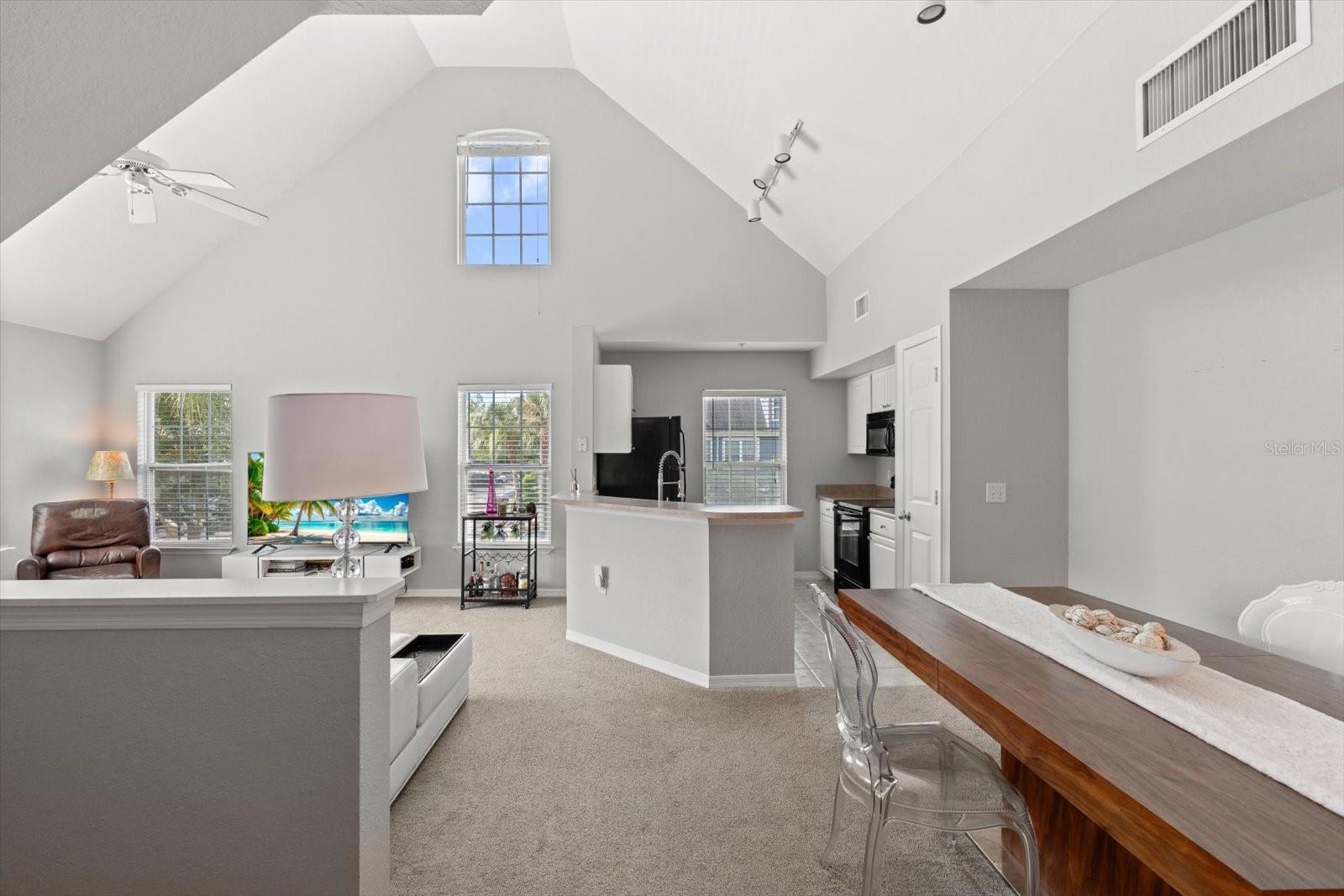 Image 15 of 38 For 5531 Rosehill Road 203