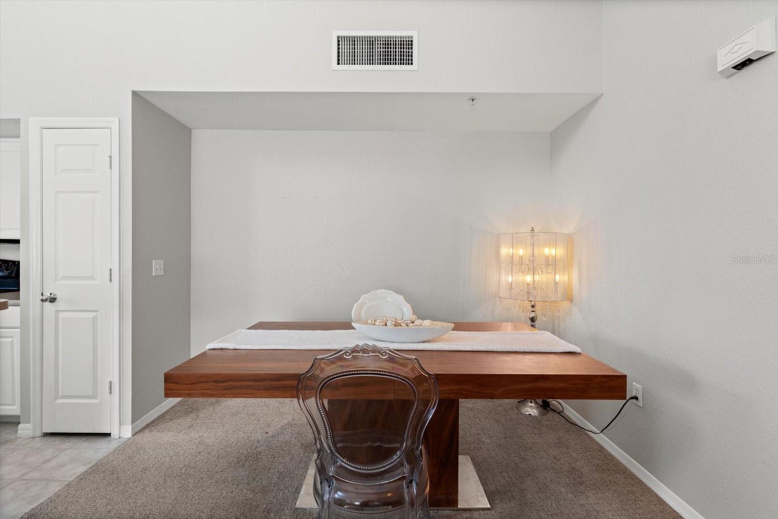 Image 16 of 38 For 5531 Rosehill Road 203