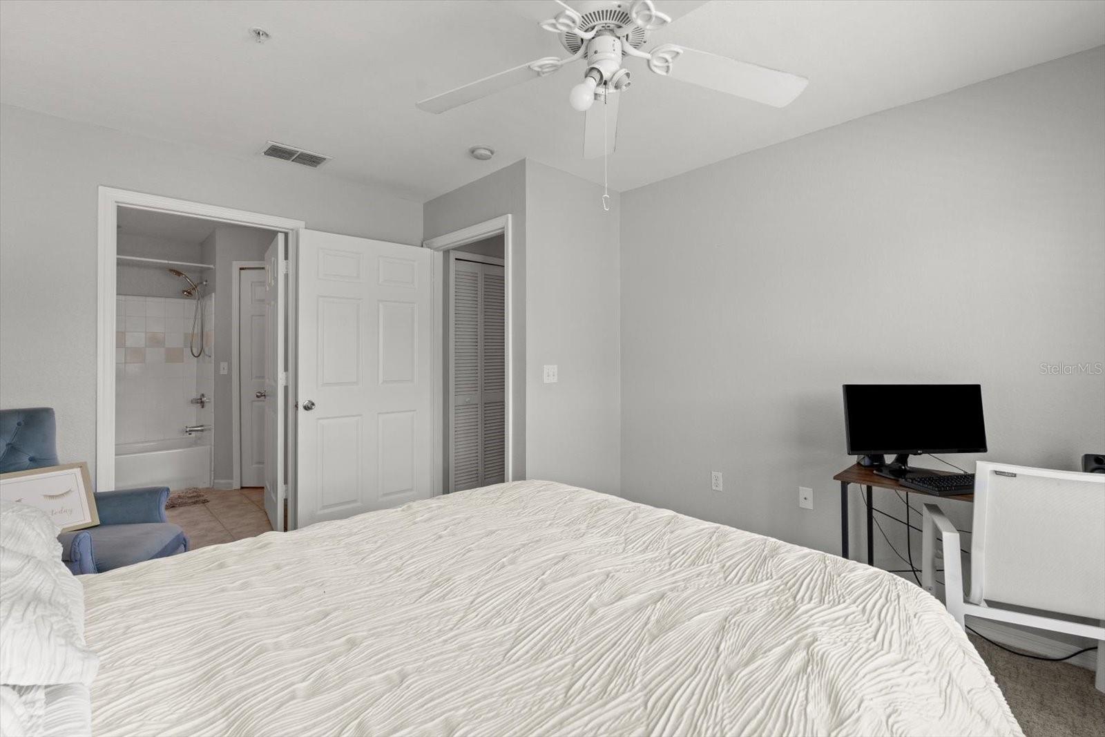 Image 22 of 38 For 5531 Rosehill Road 203