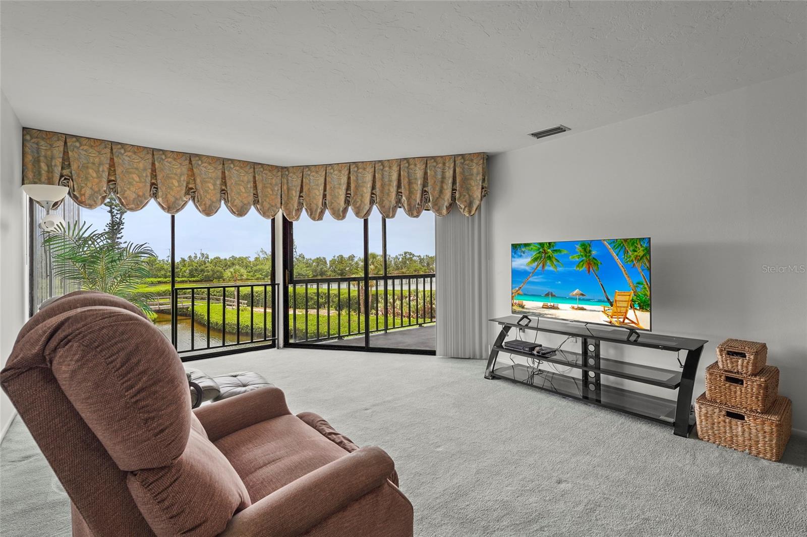 Image 21 of 67 For 3705 Bay Drive 205