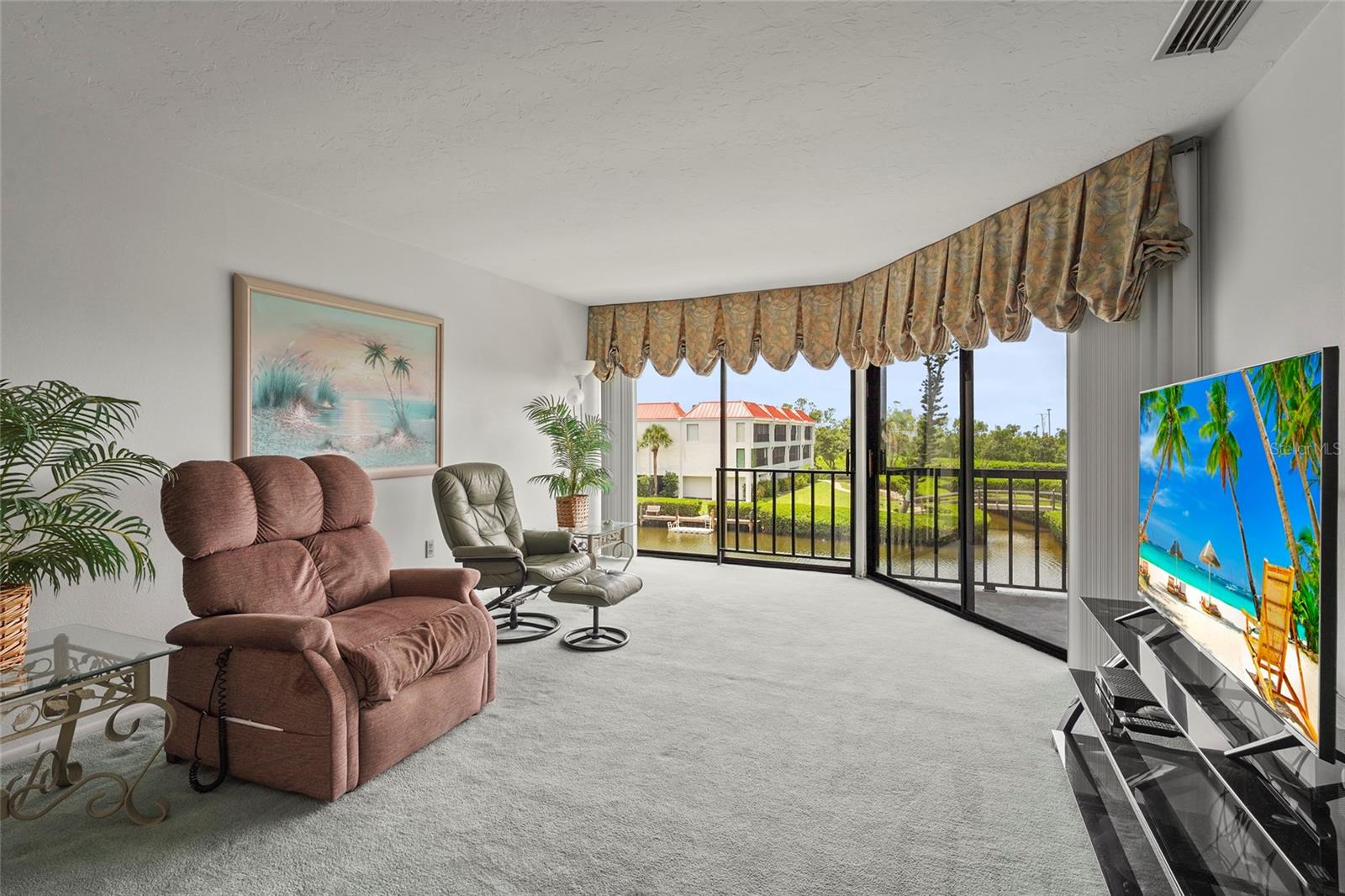 Image 22 of 67 For 3705 Bay Drive 205