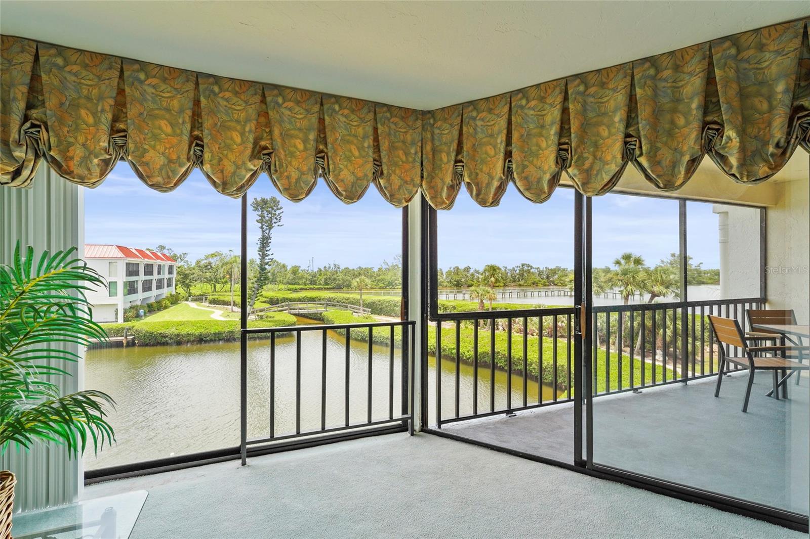 Image 23 of 67 For 3705 Bay Drive 205