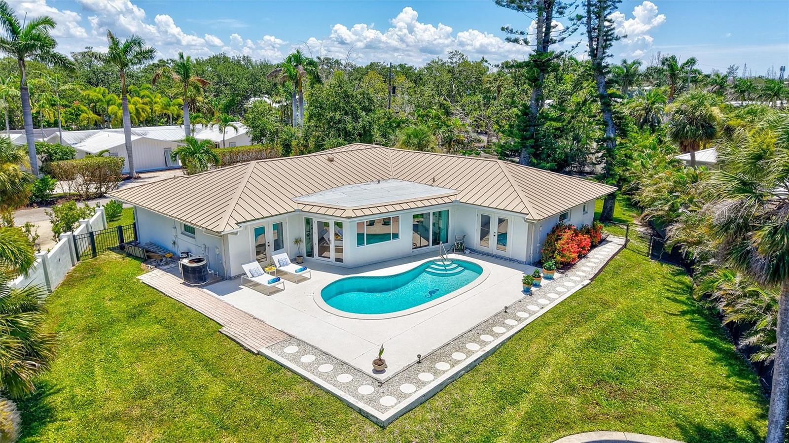 Image 10 of 96 For 6962 Belgrave Drive