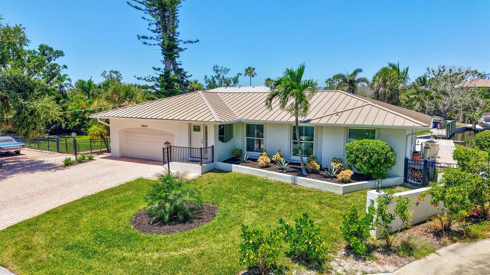 Image 2 of 96 For 6962 Belgrave Drive