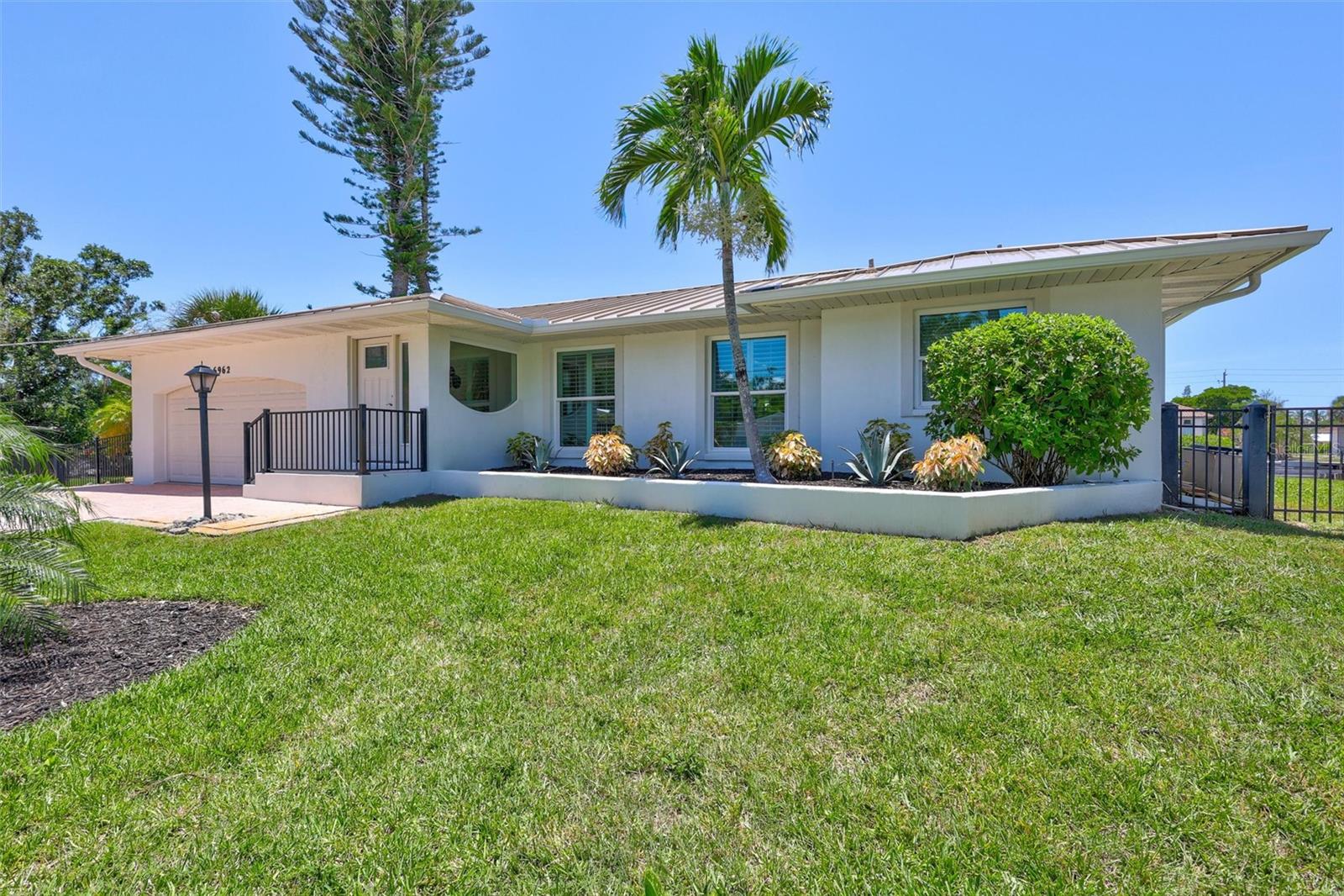 Image 22 of 96 For 6962 Belgrave Drive