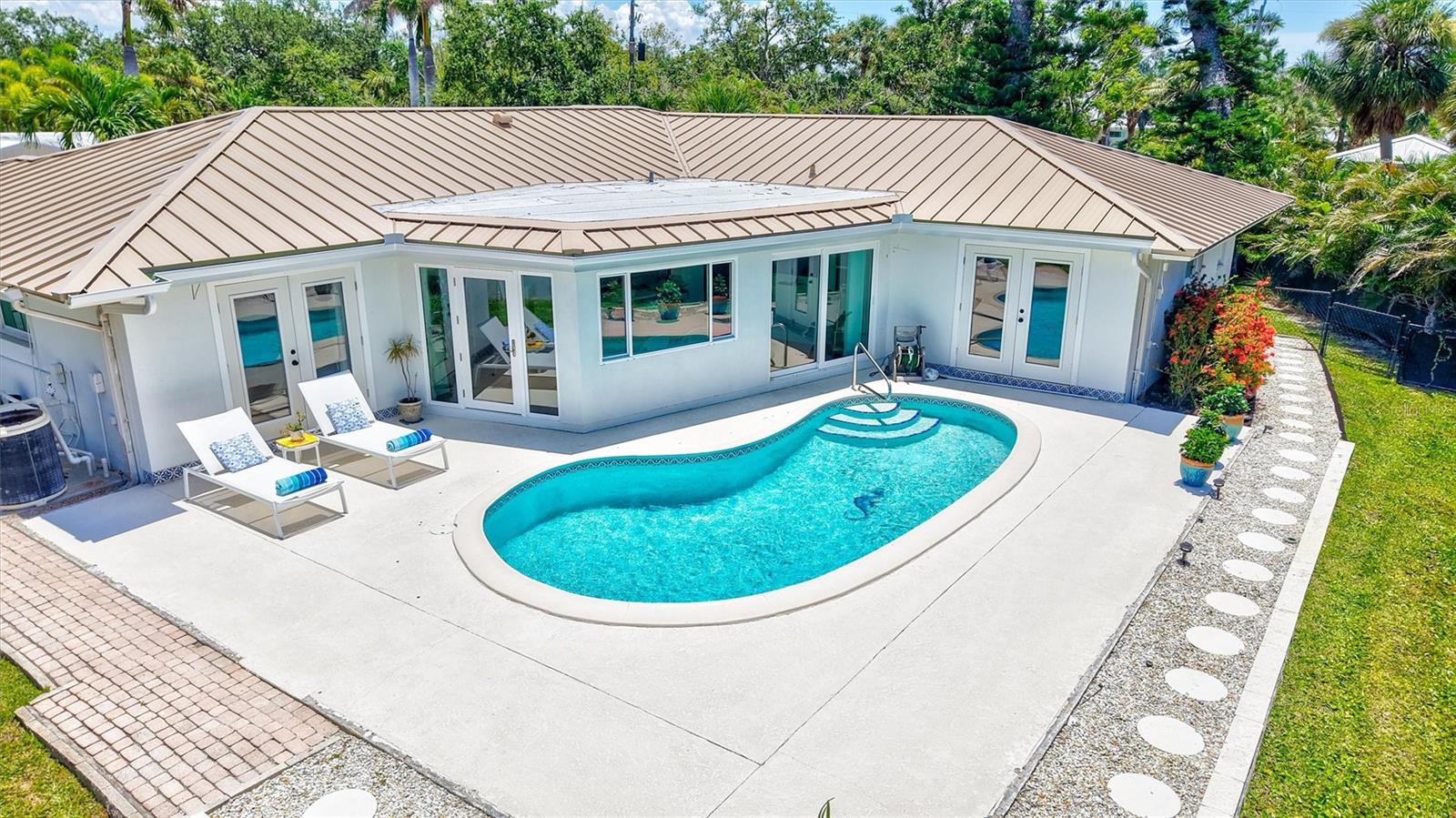 Image 4 of 96 For 6962 Belgrave Drive
