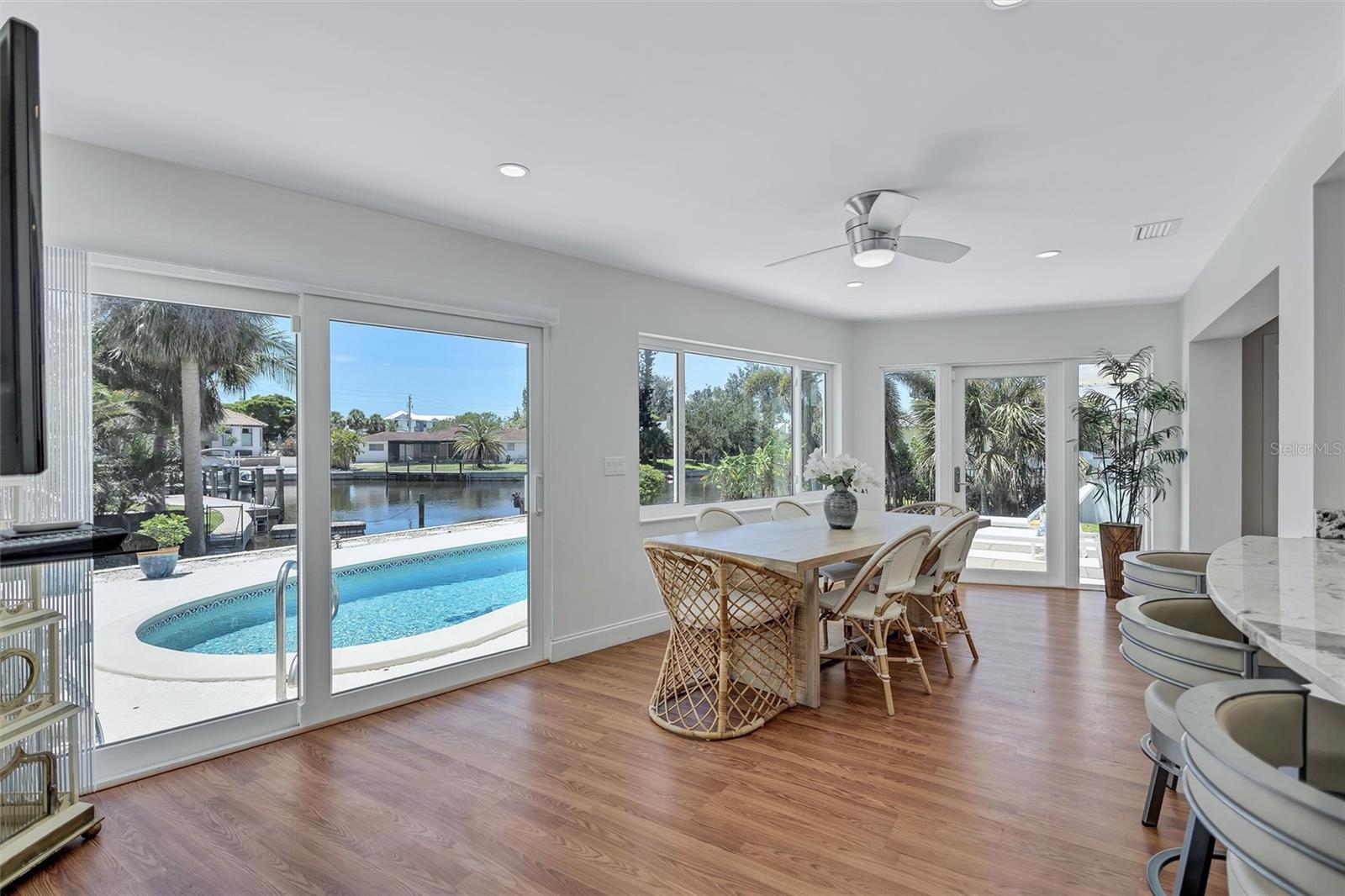 Image 41 of 96 For 6962 Belgrave Drive