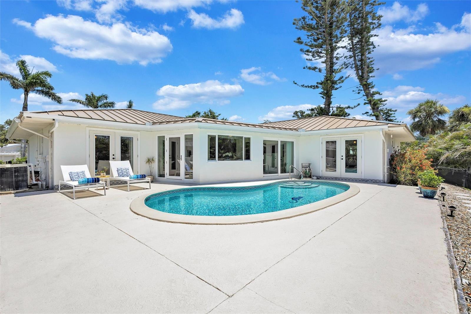 Image 69 of 96 For 6962 Belgrave Drive
