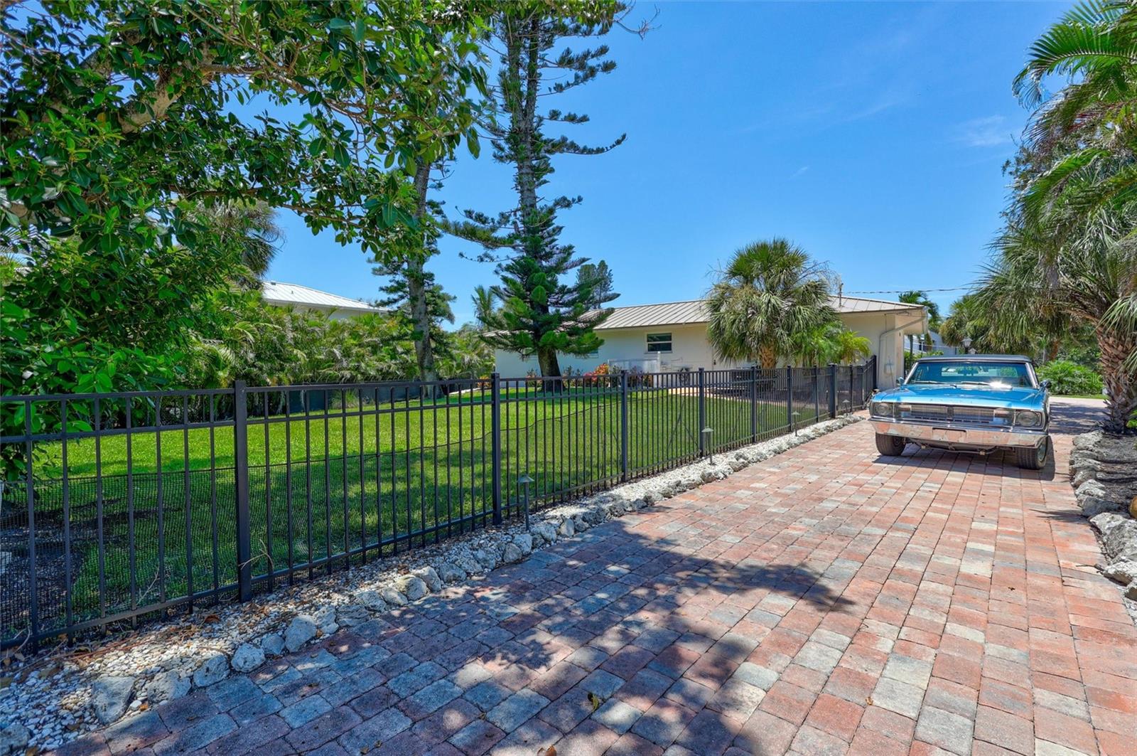 Image 90 of 96 For 6962 Belgrave Drive