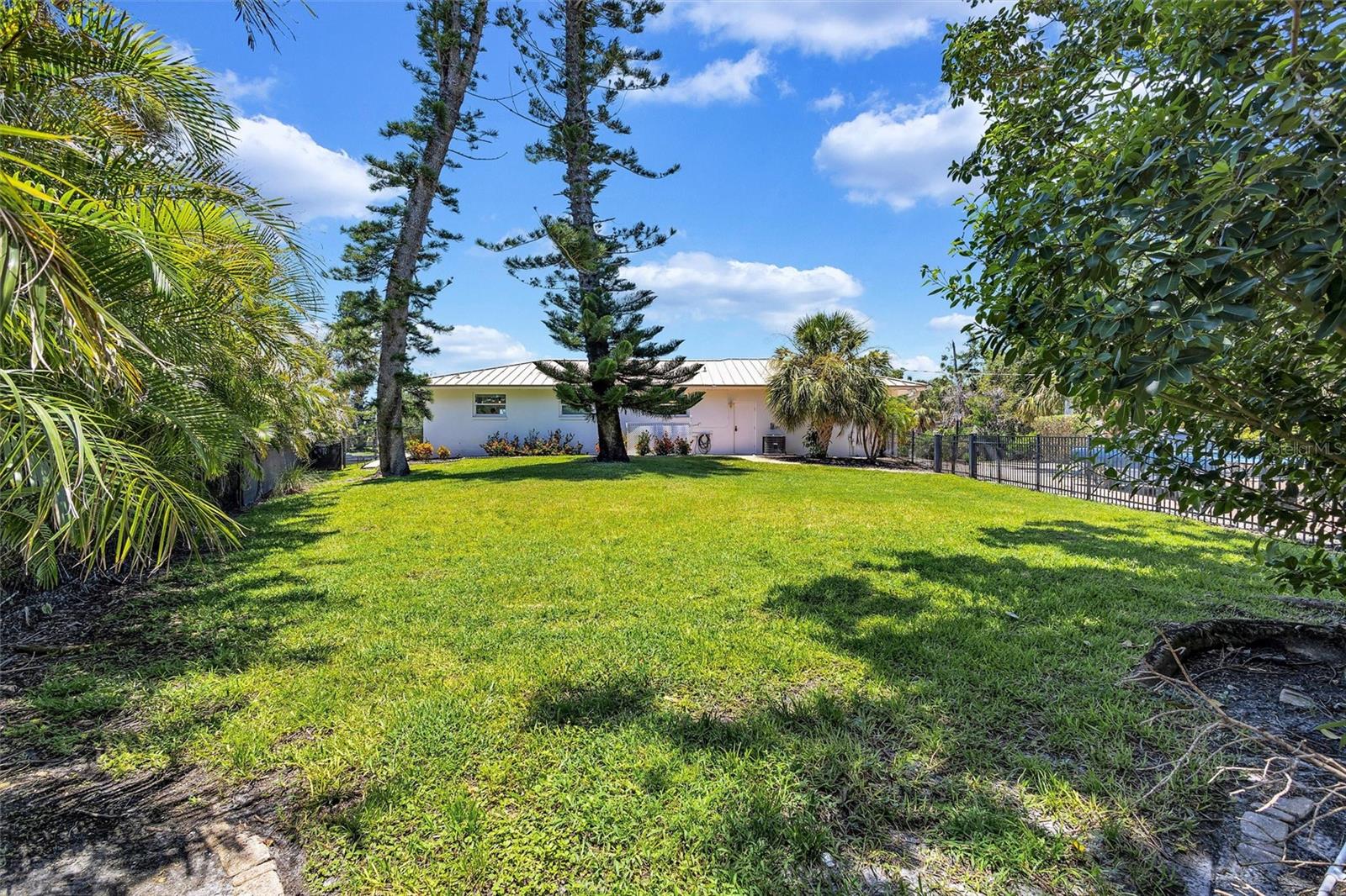 Image 92 of 96 For 6962 Belgrave Drive