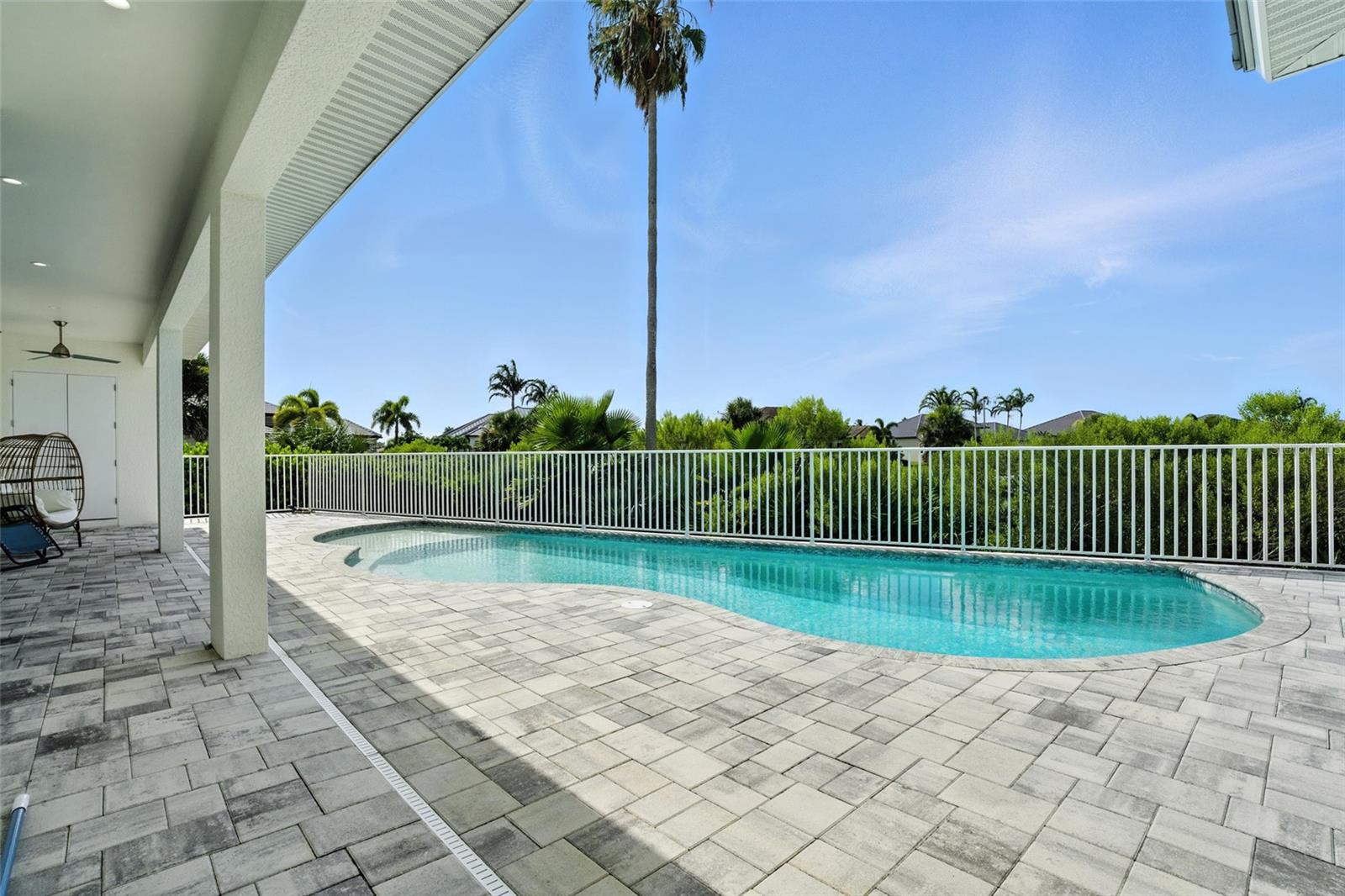 Image 38 of 43 For 16803 Prince Phillip Court