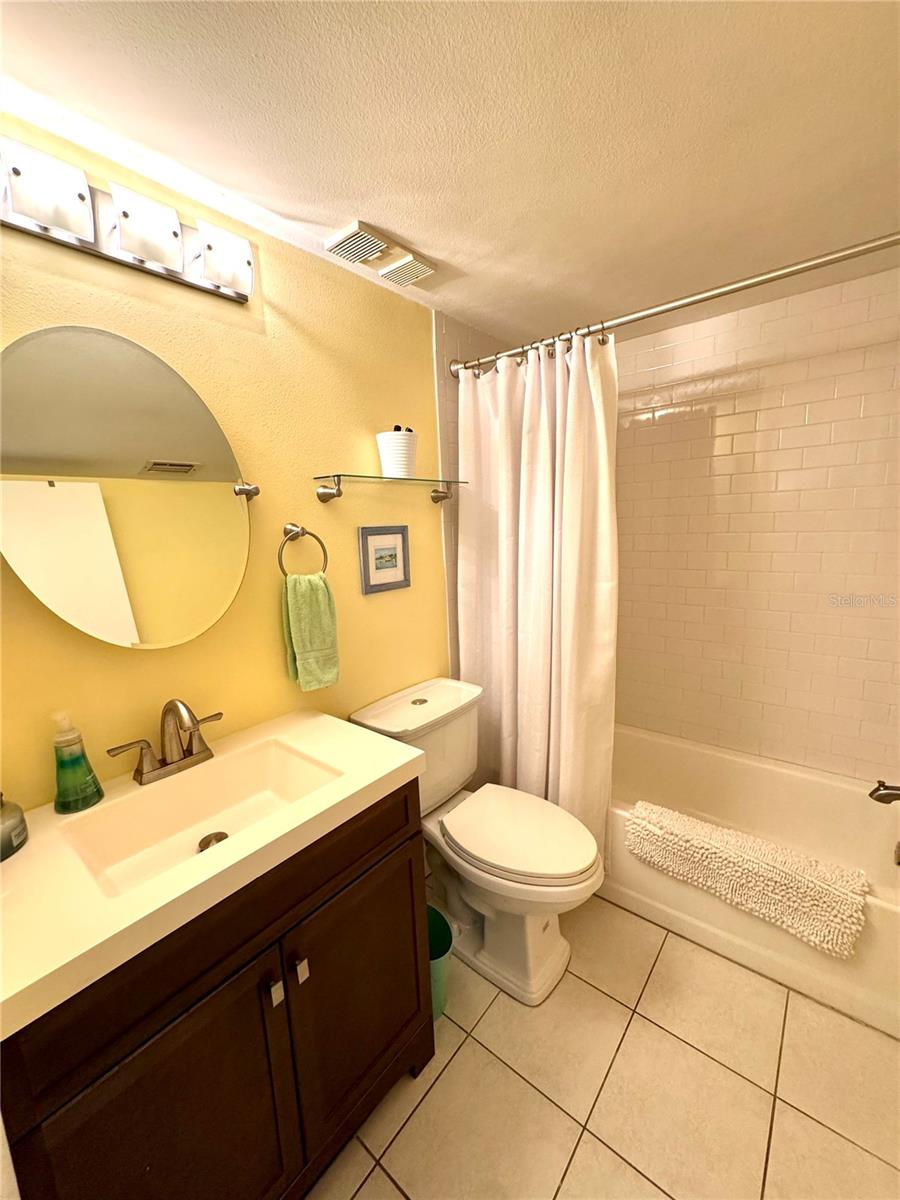 Image 21 of 31 For 5216 Lake Village Drive 71