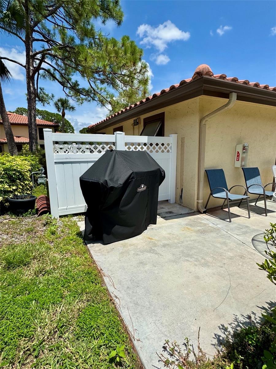 Image 4 of 31 For 5216 Lake Village Drive 71