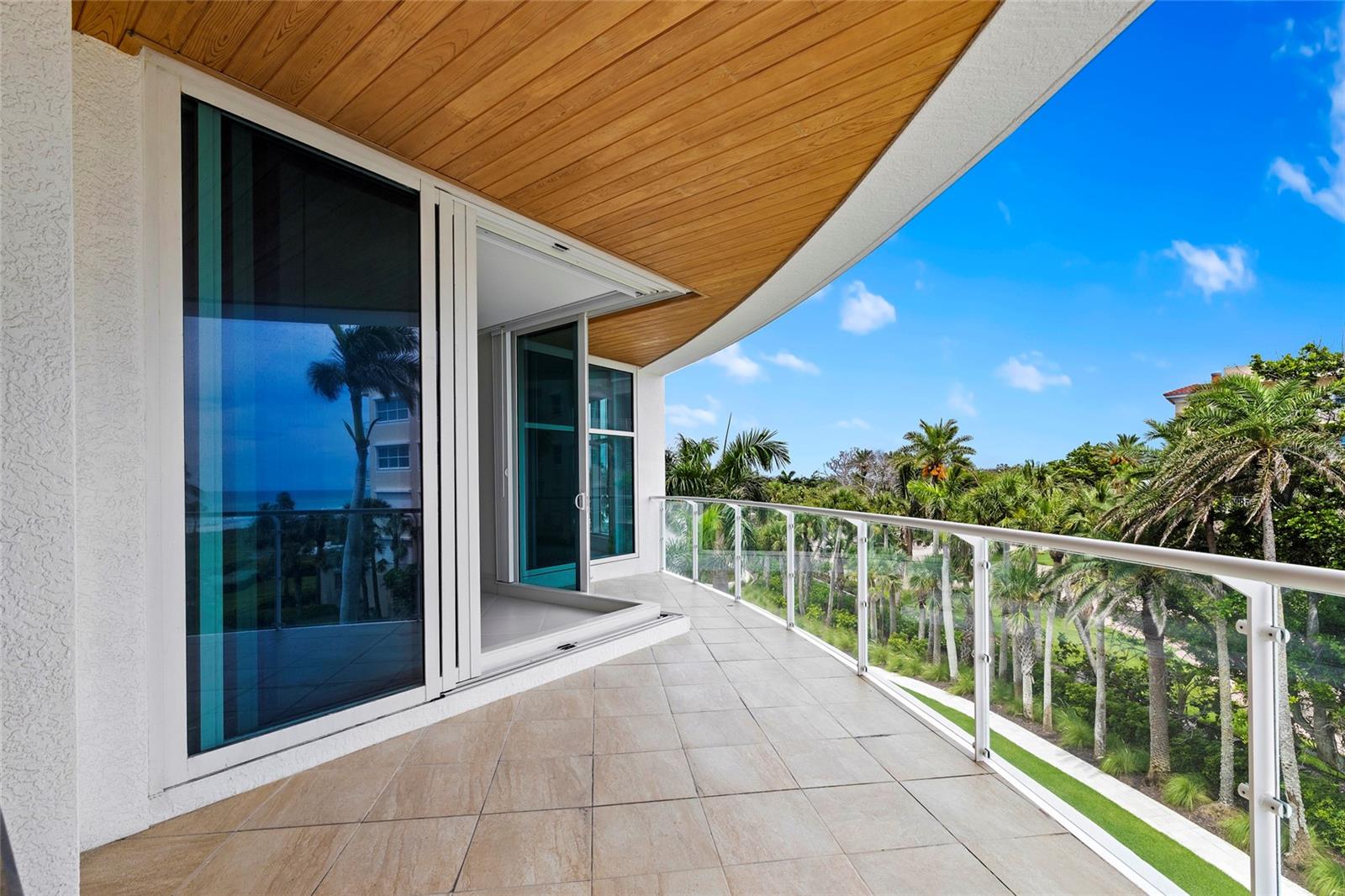 Image 32 of 98 For 2251 Gulf Of Mexico Drive 301