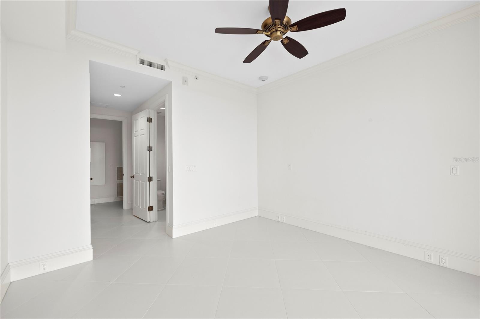 Image 68 of 98 For 2251 Gulf Of Mexico Drive 301