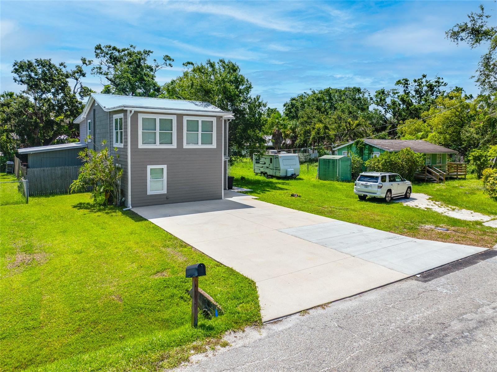 Image 15 of 67 For 820 Manatee Avenue