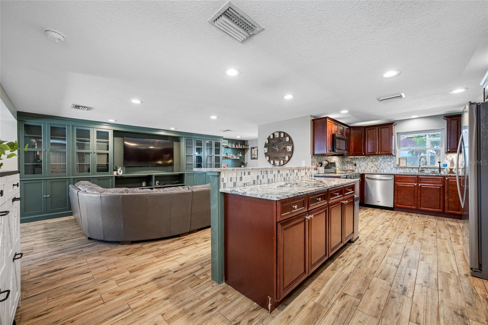 Image 36 of 67 For 820 Manatee Avenue