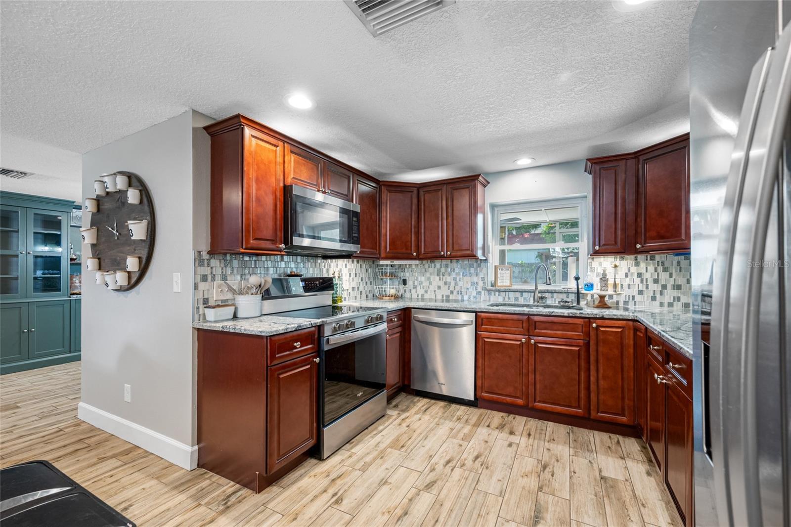 Image 37 of 67 For 820 Manatee Avenue