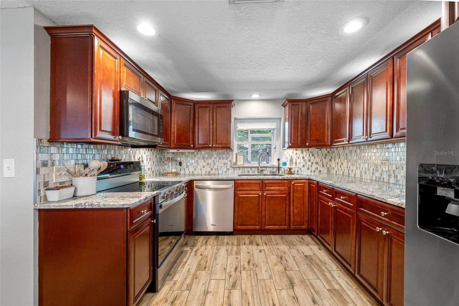 Image 38 of 67 For 820 Manatee Avenue