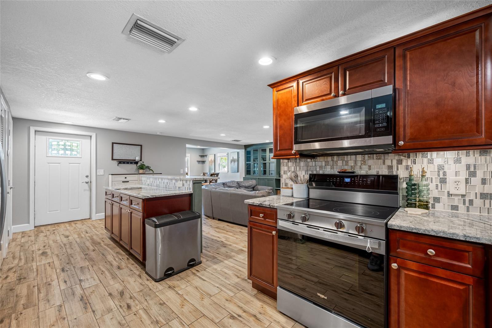 Image 41 of 67 For 820 Manatee Avenue