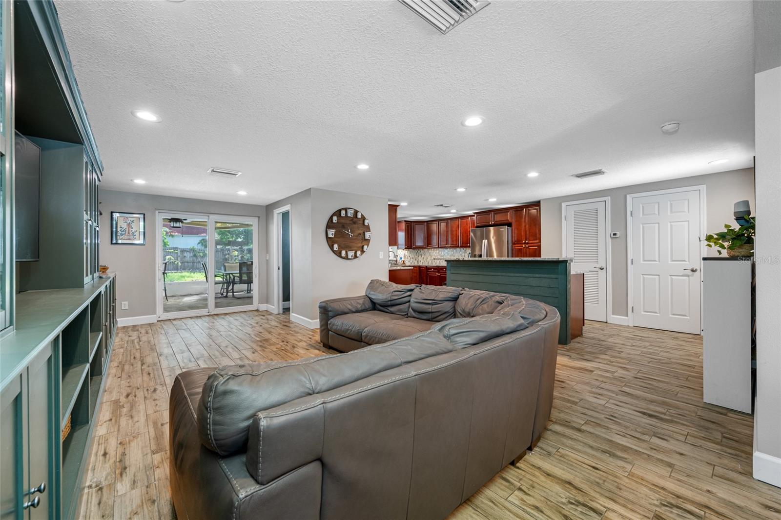 Image 47 of 67 For 820 Manatee Avenue