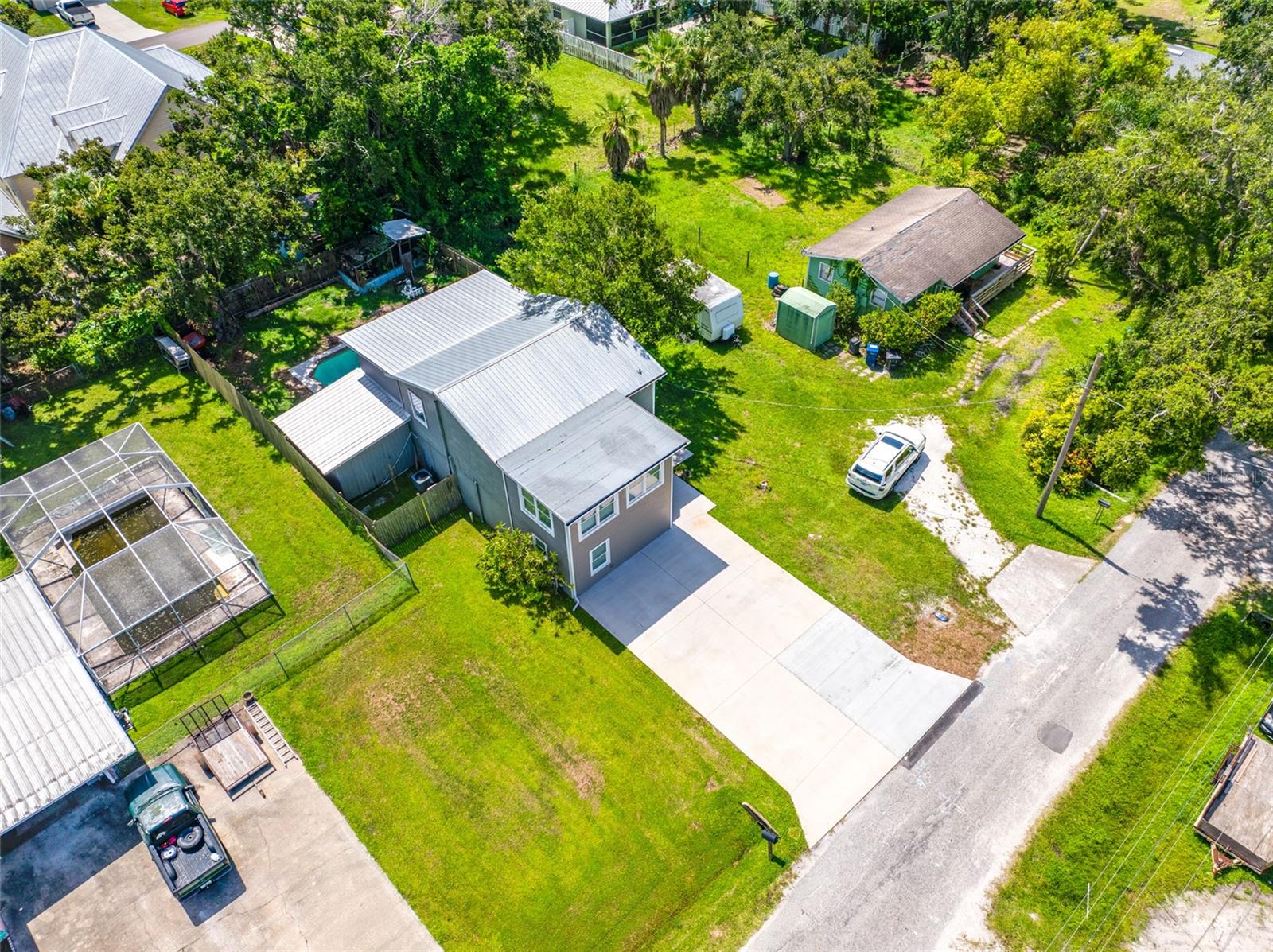 Image 9 of 67 For 820 Manatee Avenue