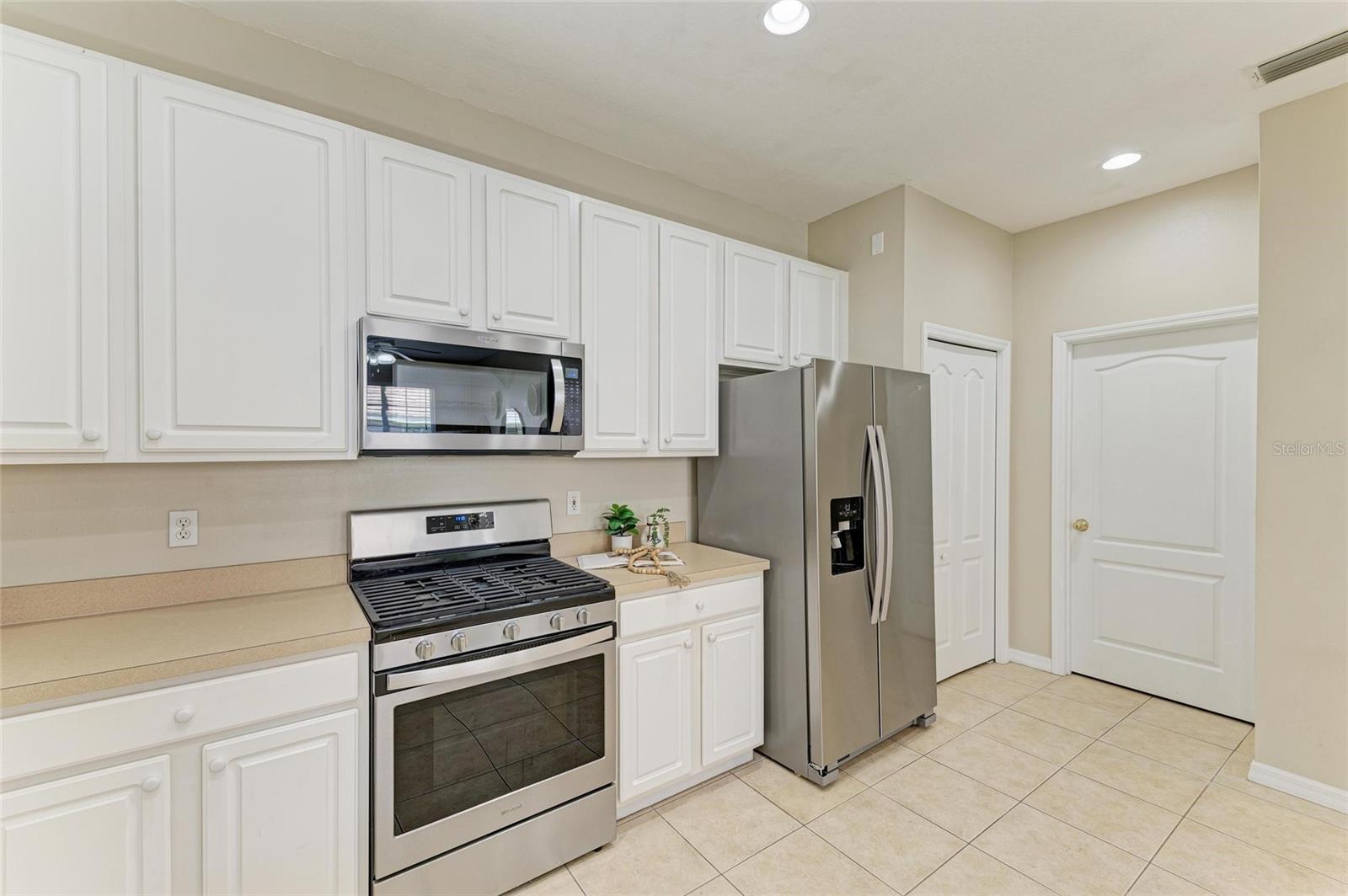 Image 18 of 97 For 7039 Woodmore Terrace