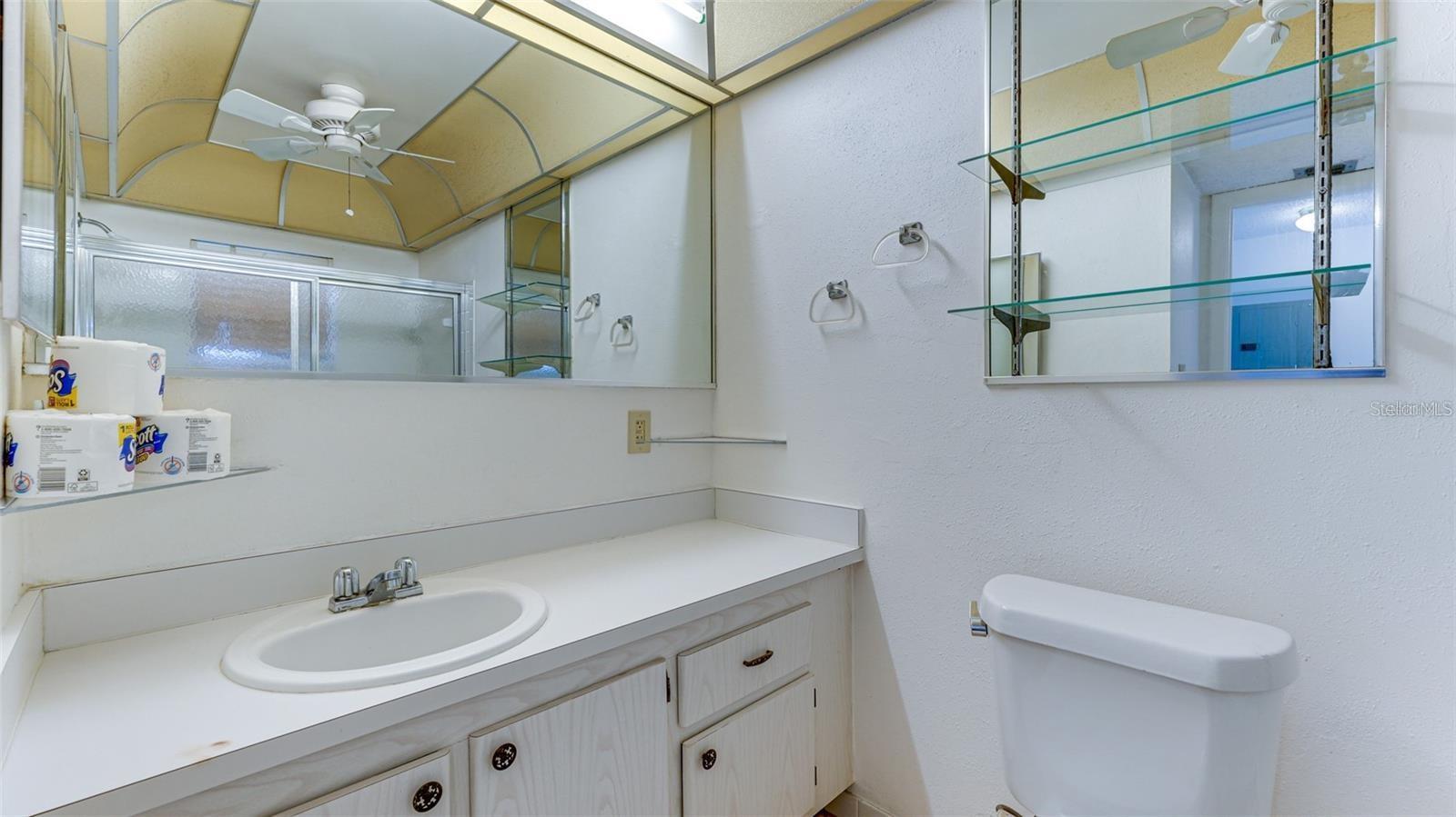 Image 7 of 11 For 202 47th Avenue Drive W 333