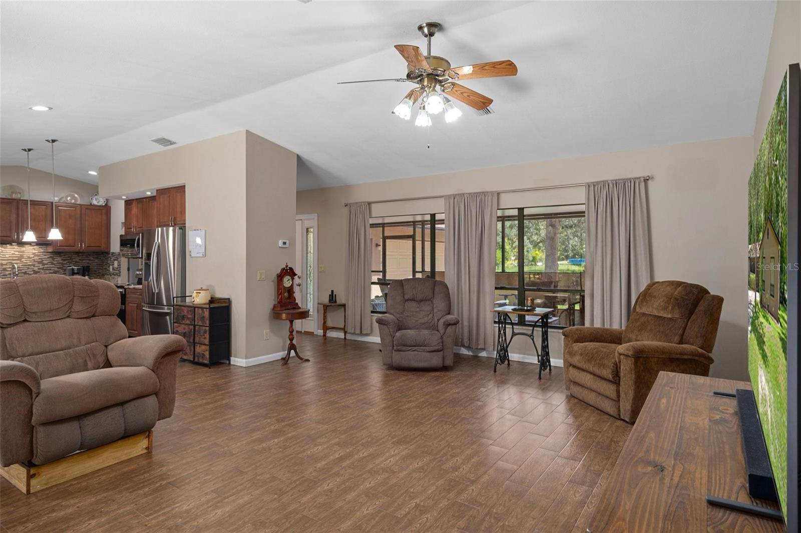 Listing photo id 12 for 16118 Wilson Boulevard