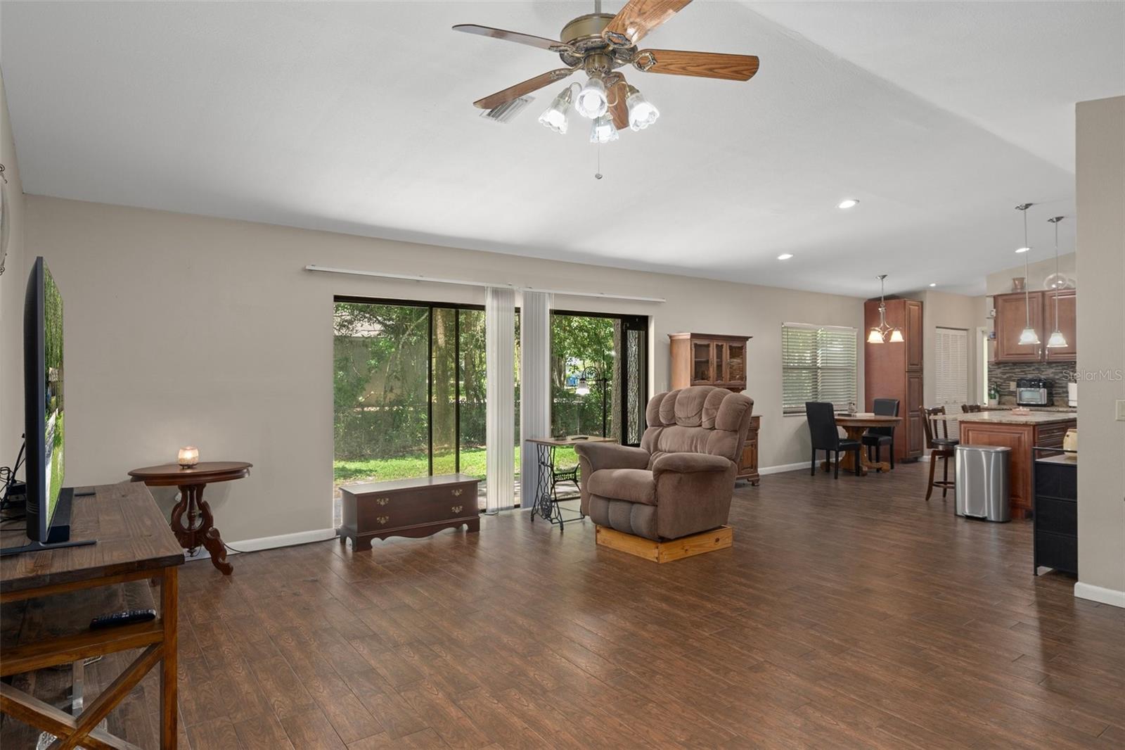 Listing photo id 14 for 16118 Wilson Boulevard