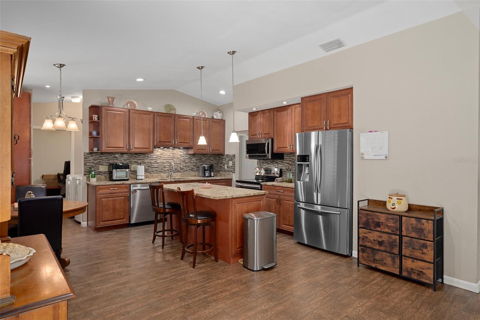 Listing photo id 16 for 16118 Wilson Boulevard