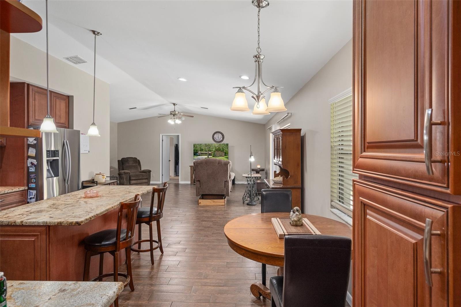 Listing photo id 17 for 16118 Wilson Boulevard