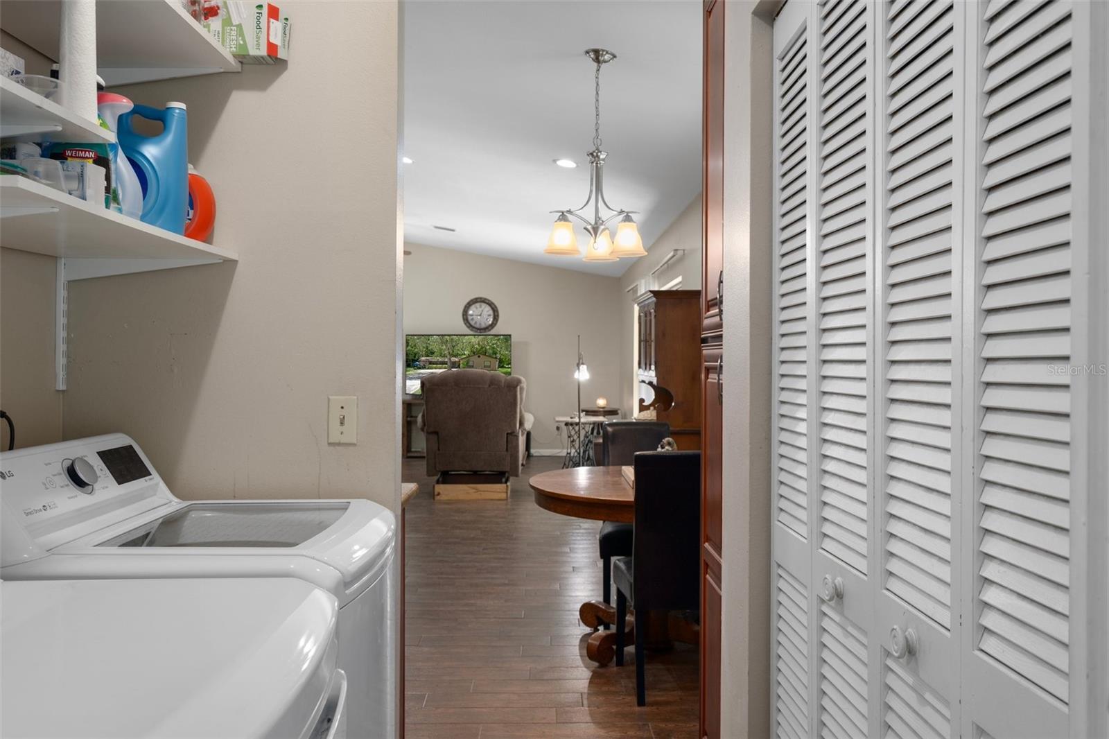 Listing photo id 32 for 16118 Wilson Boulevard