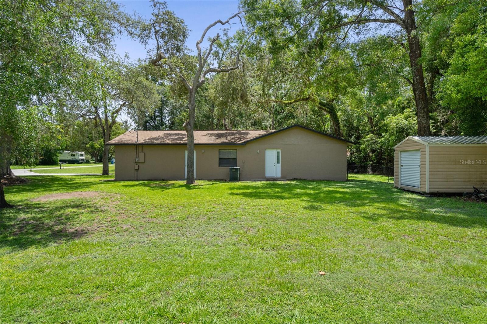 Listing photo id 37 for 16118 Wilson Boulevard