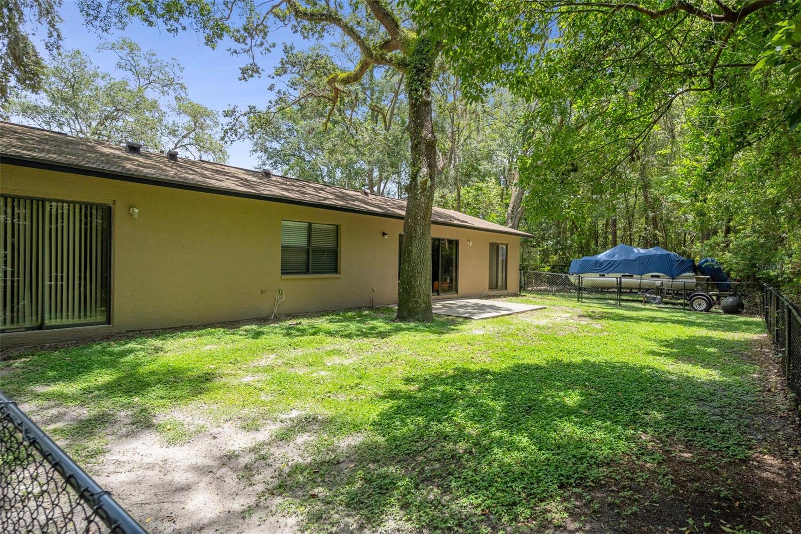 Listing photo id 39 for 16118 Wilson Boulevard