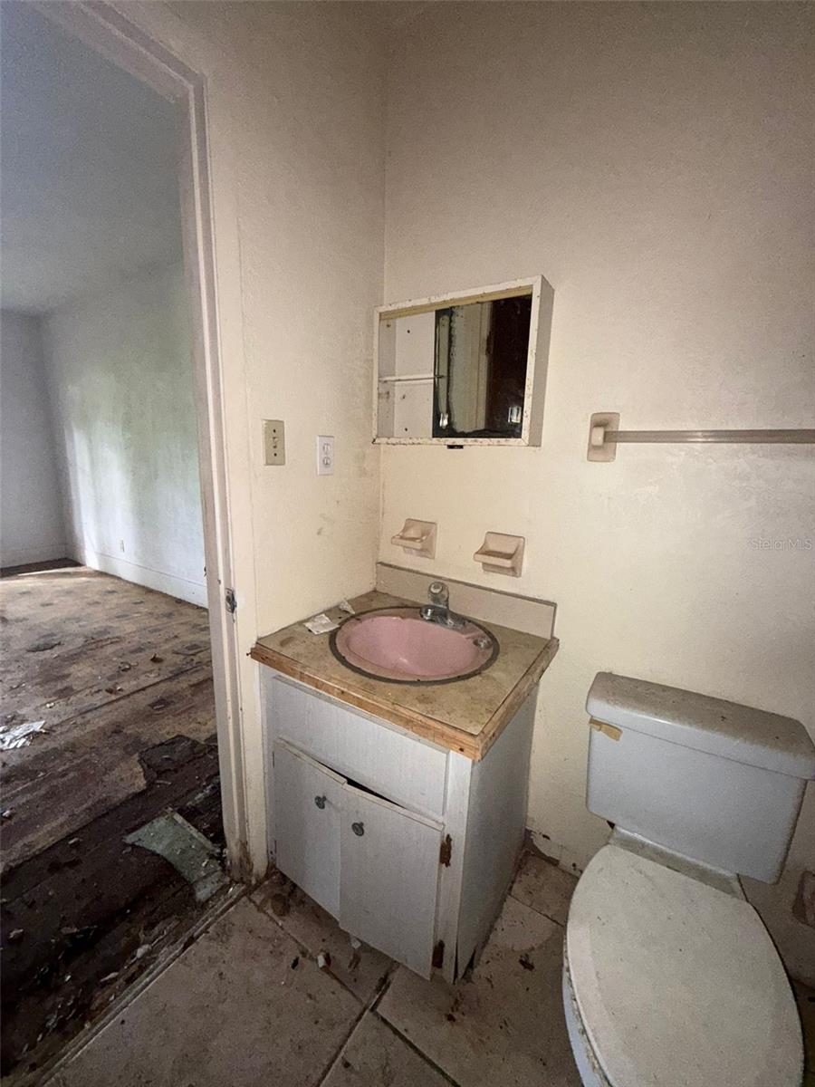 Image 17 of 25 For 617 Duss Street
