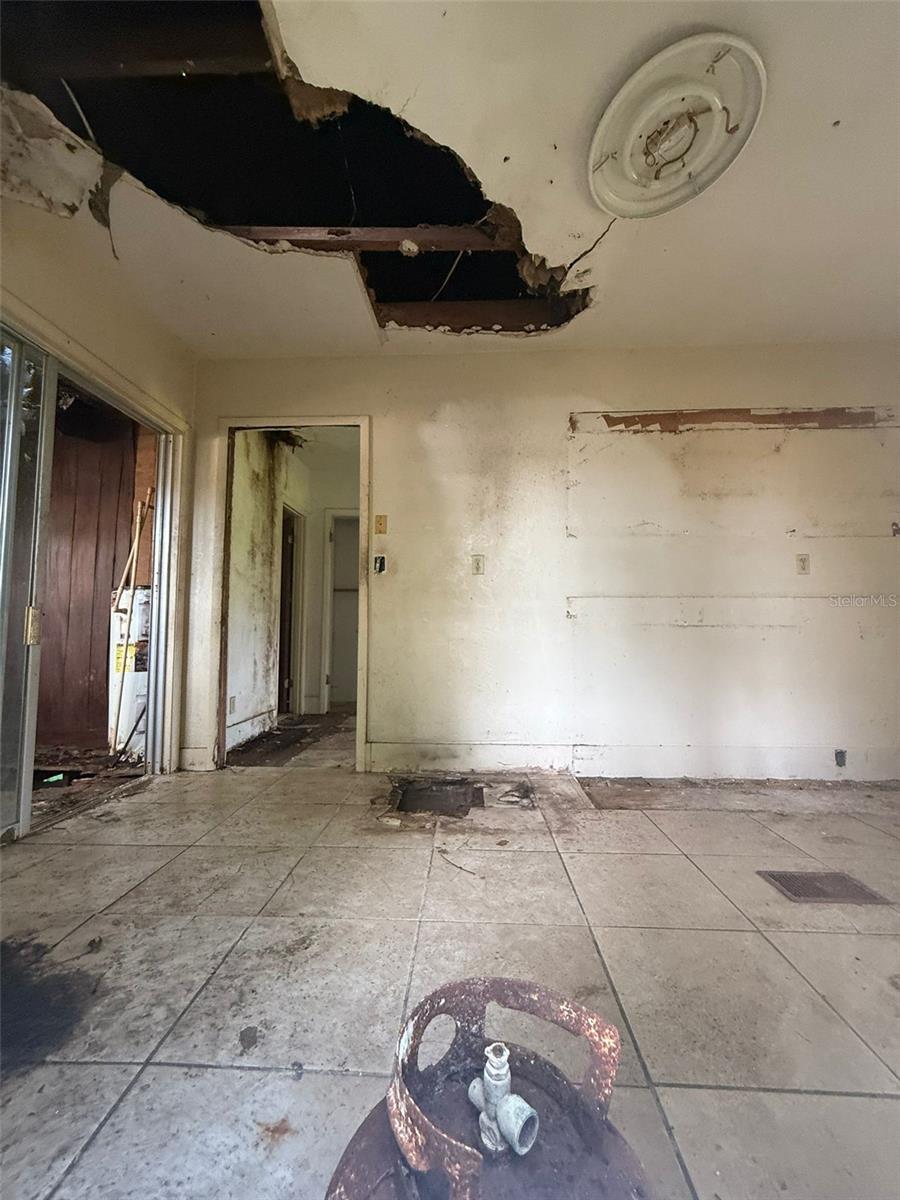 Image 7 of 25 For 617 Duss Street