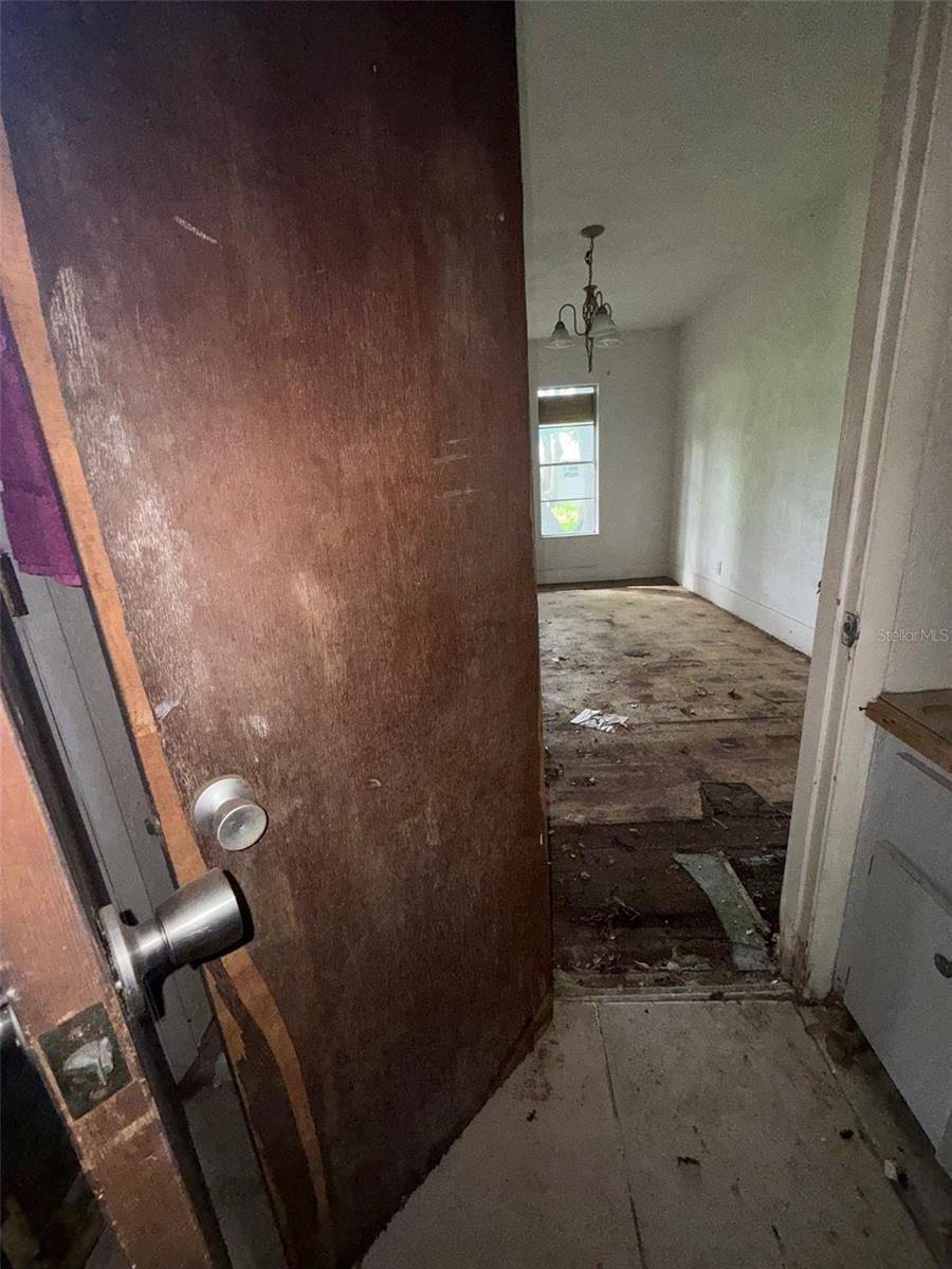 Image 9 of 25 For 617 Duss Street